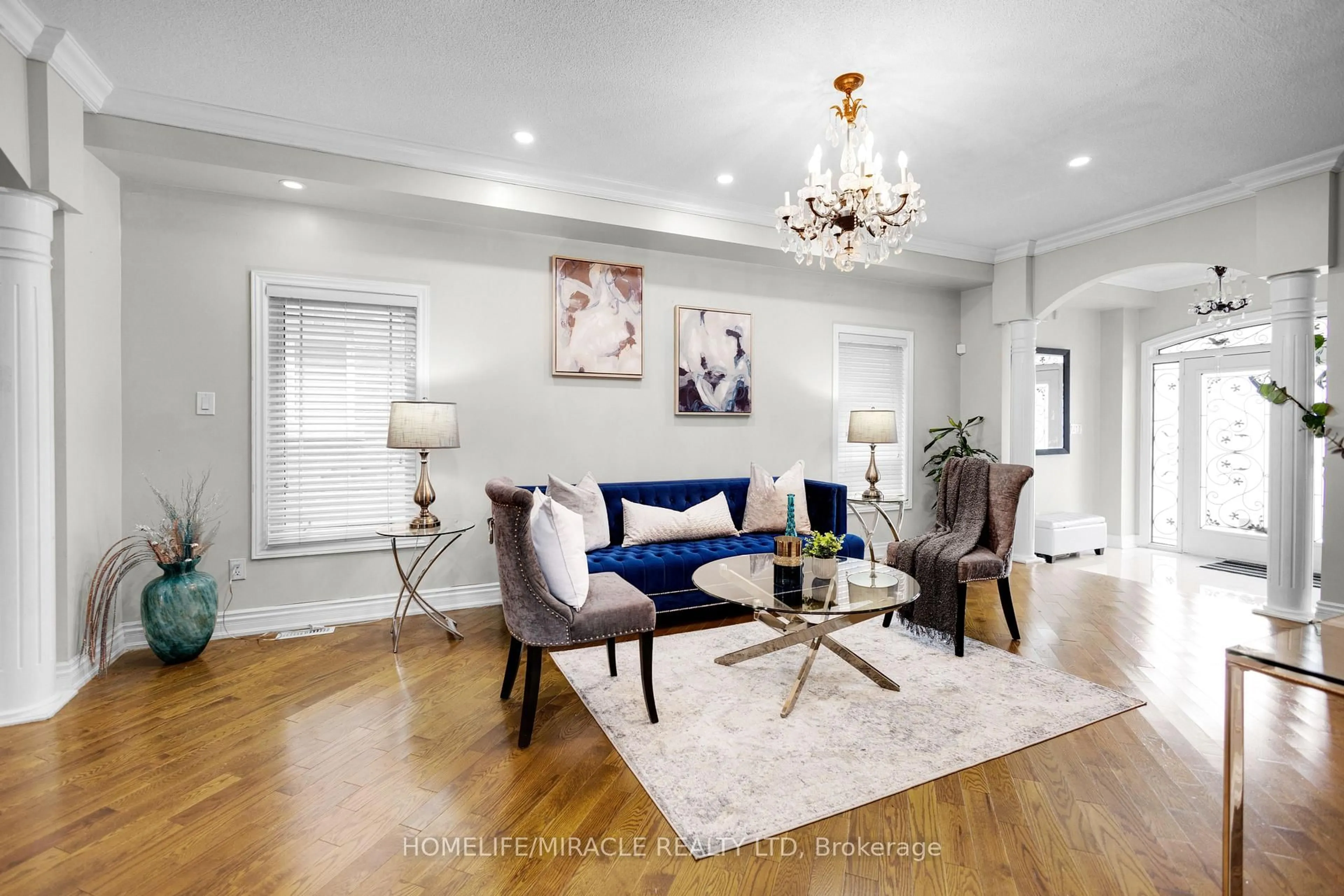 Living room with furniture, unknown for 628 Twain Ave, Mississauga Ontario L5W 0A3