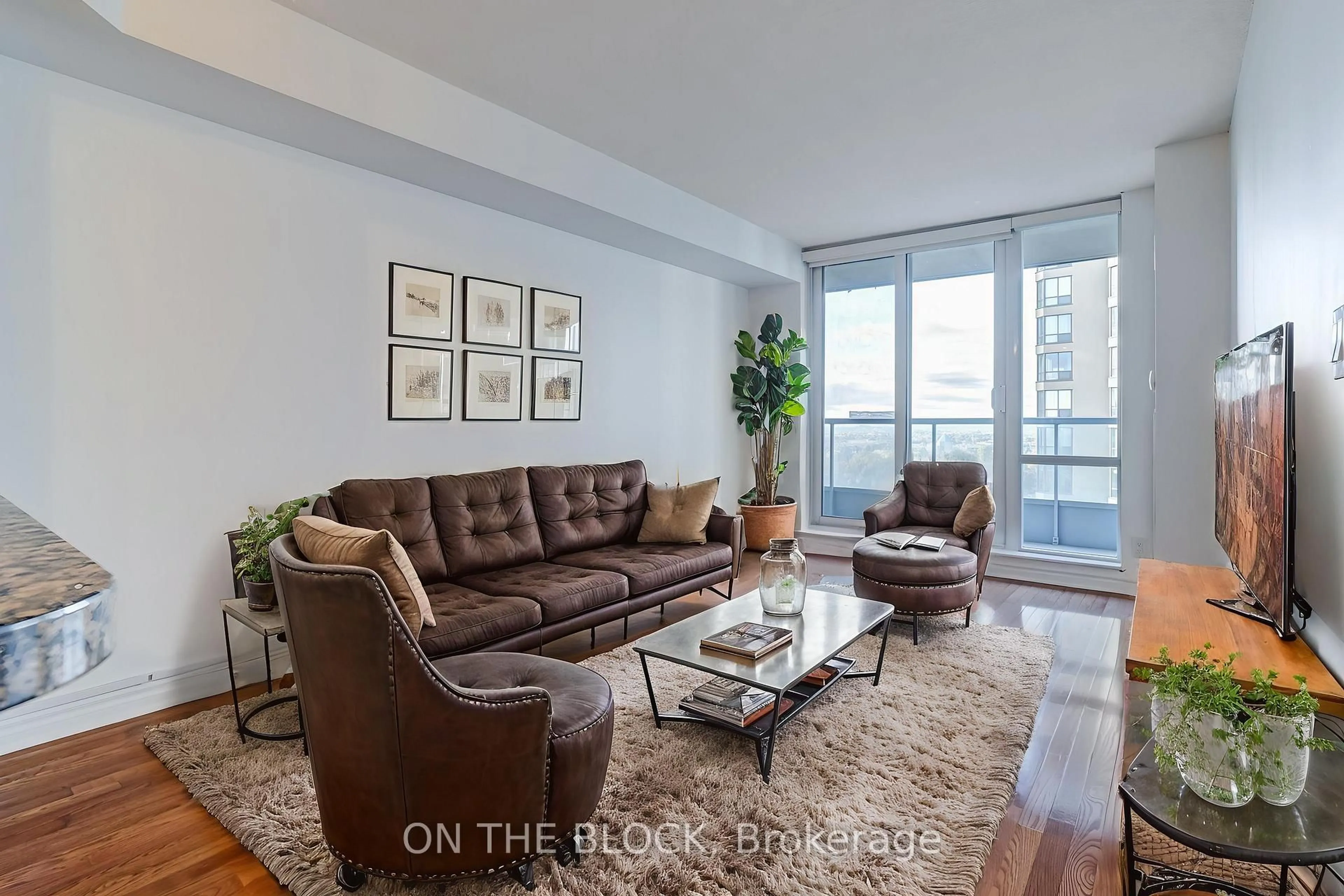 Living room with furniture, unknown for 33 Elm Dr #1604, Mississauga Ontario L5B 4M2