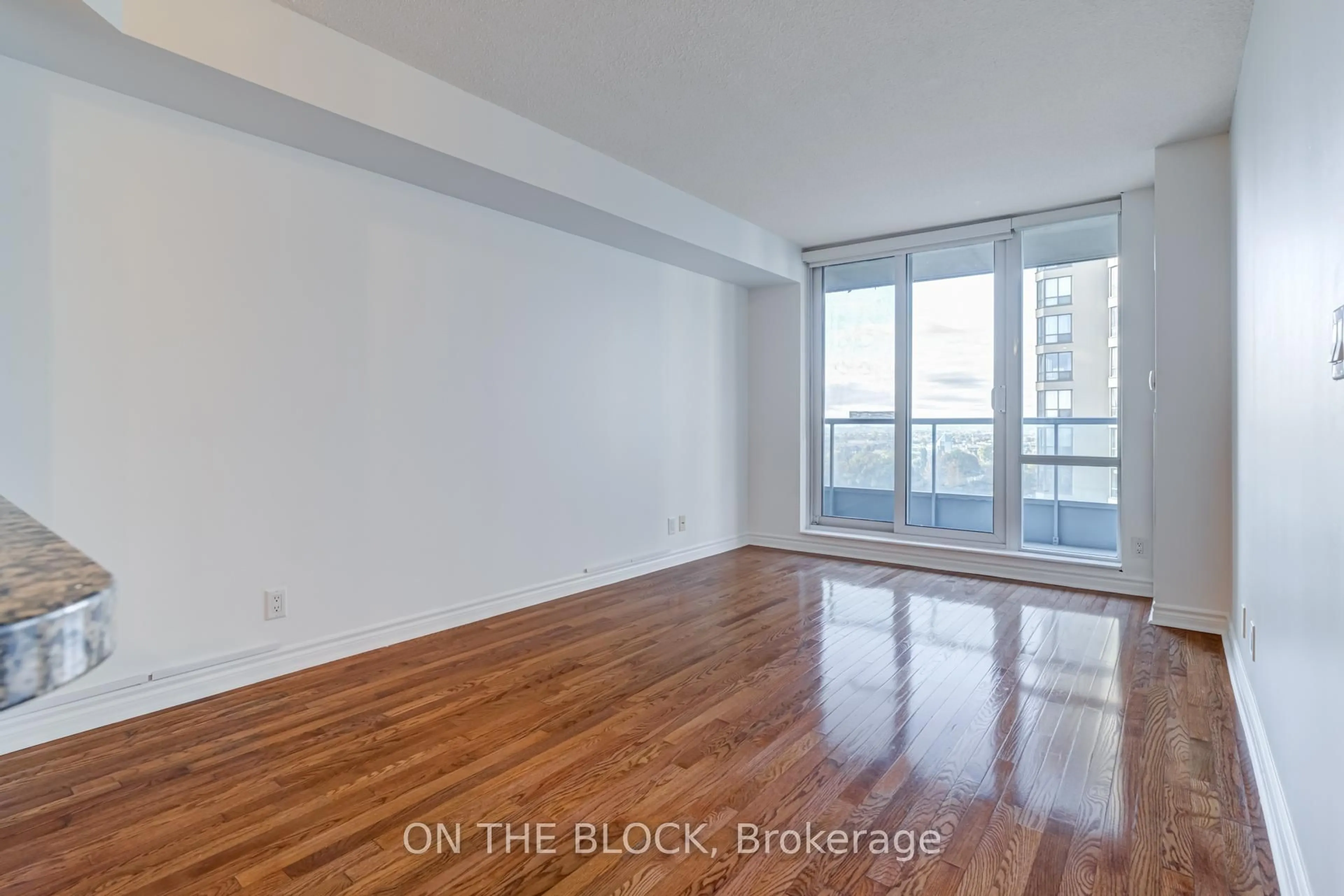 A pic of a room for 33 Elm Dr #1604, Mississauga Ontario L5B 4M2