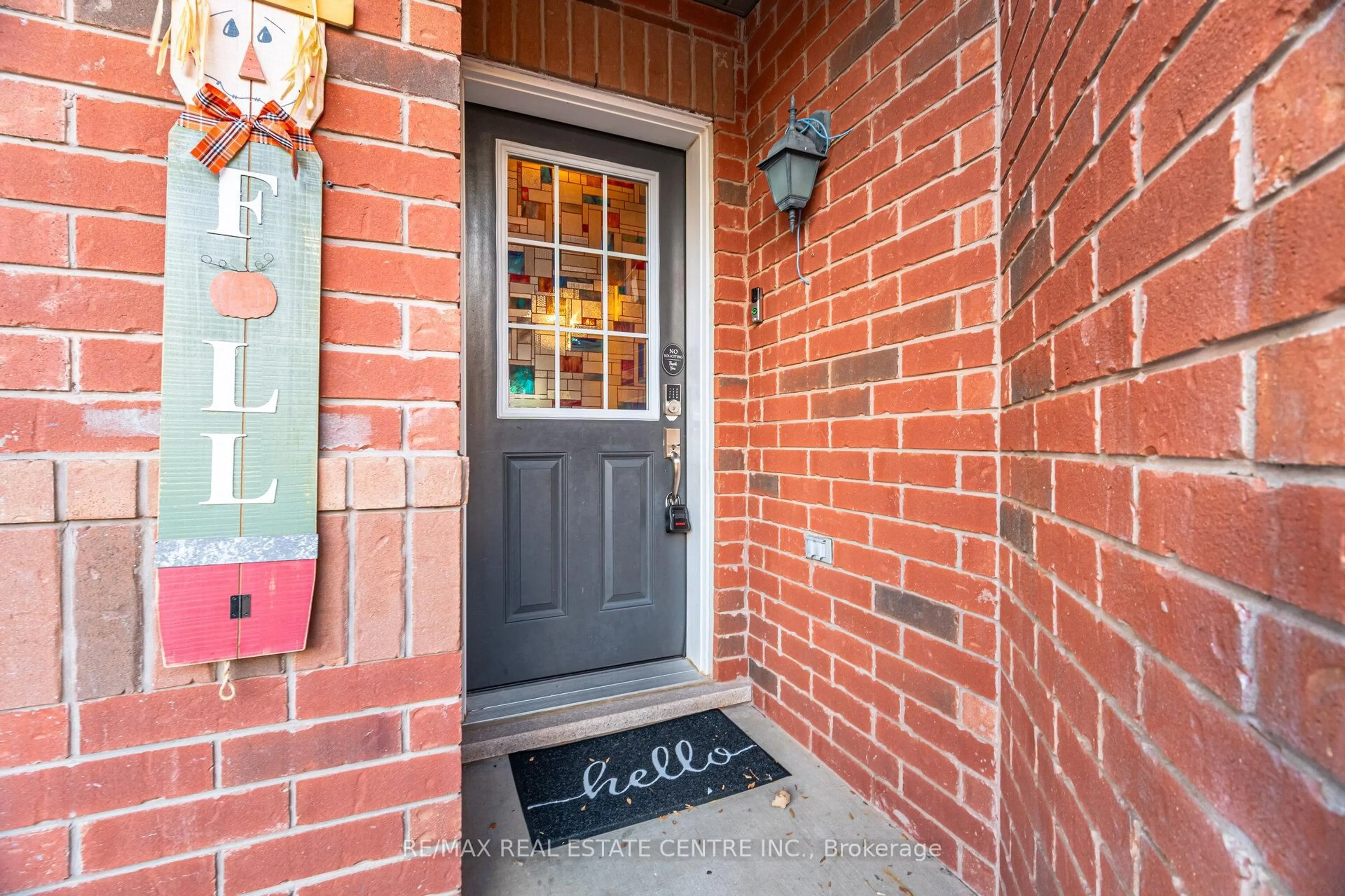Indoor entryway for 322 Chuchmach Clse, Milton Ontario L9T 8B5
