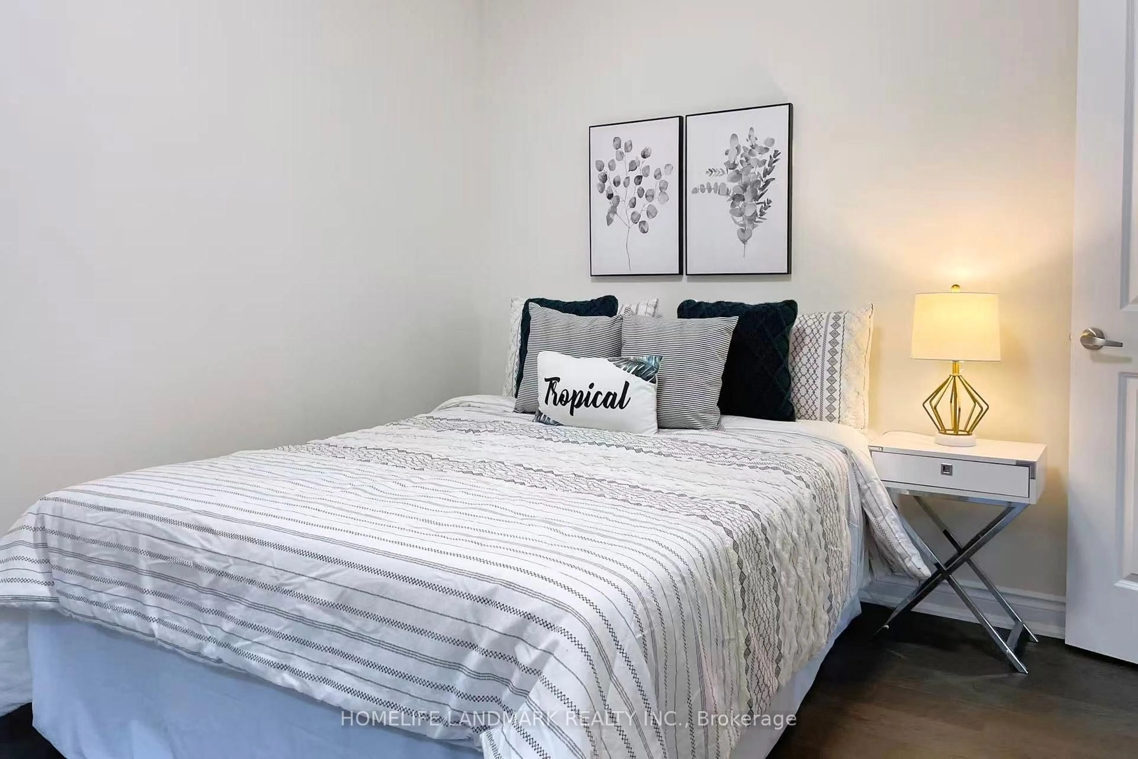 Bedroom with bed, unknown for 3404 Mosley Gate, Oakville Ontario L6H 0Z1