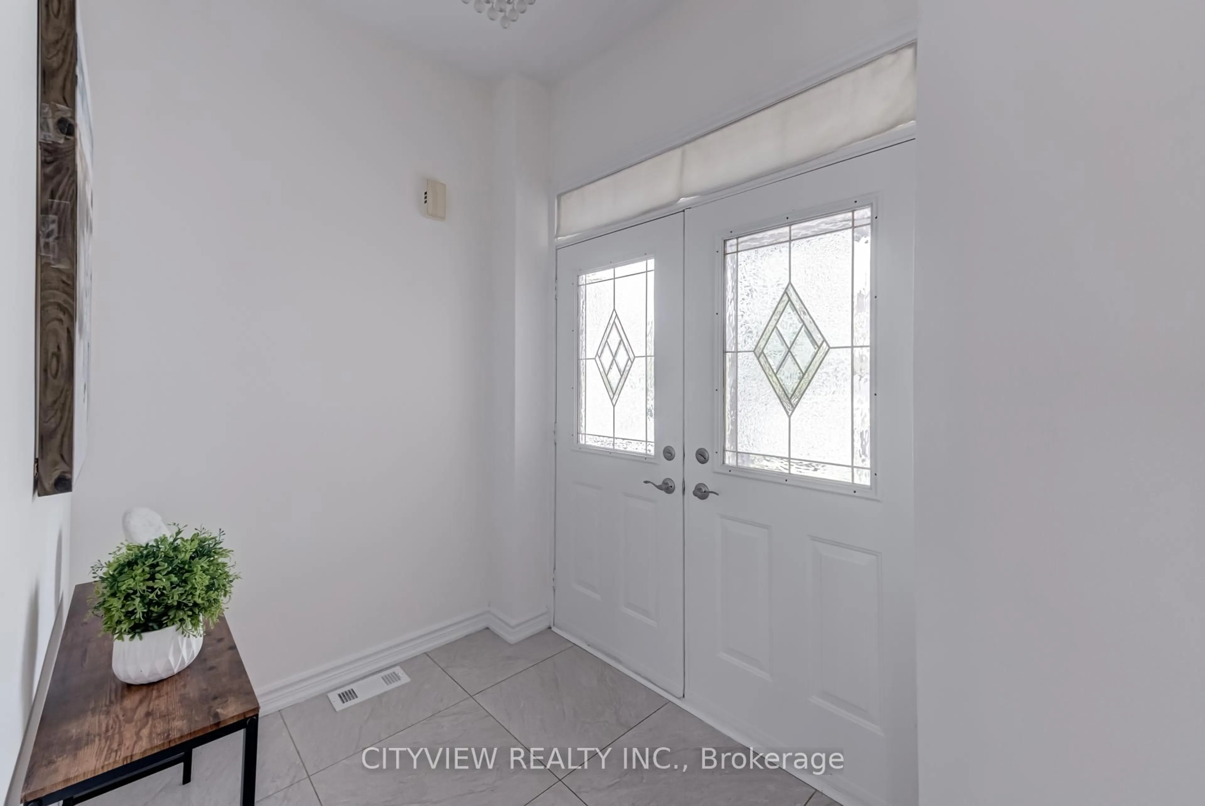 Indoor entryway for 5842 Terrapark Tr, Mississauga Ontario L5M 6S1