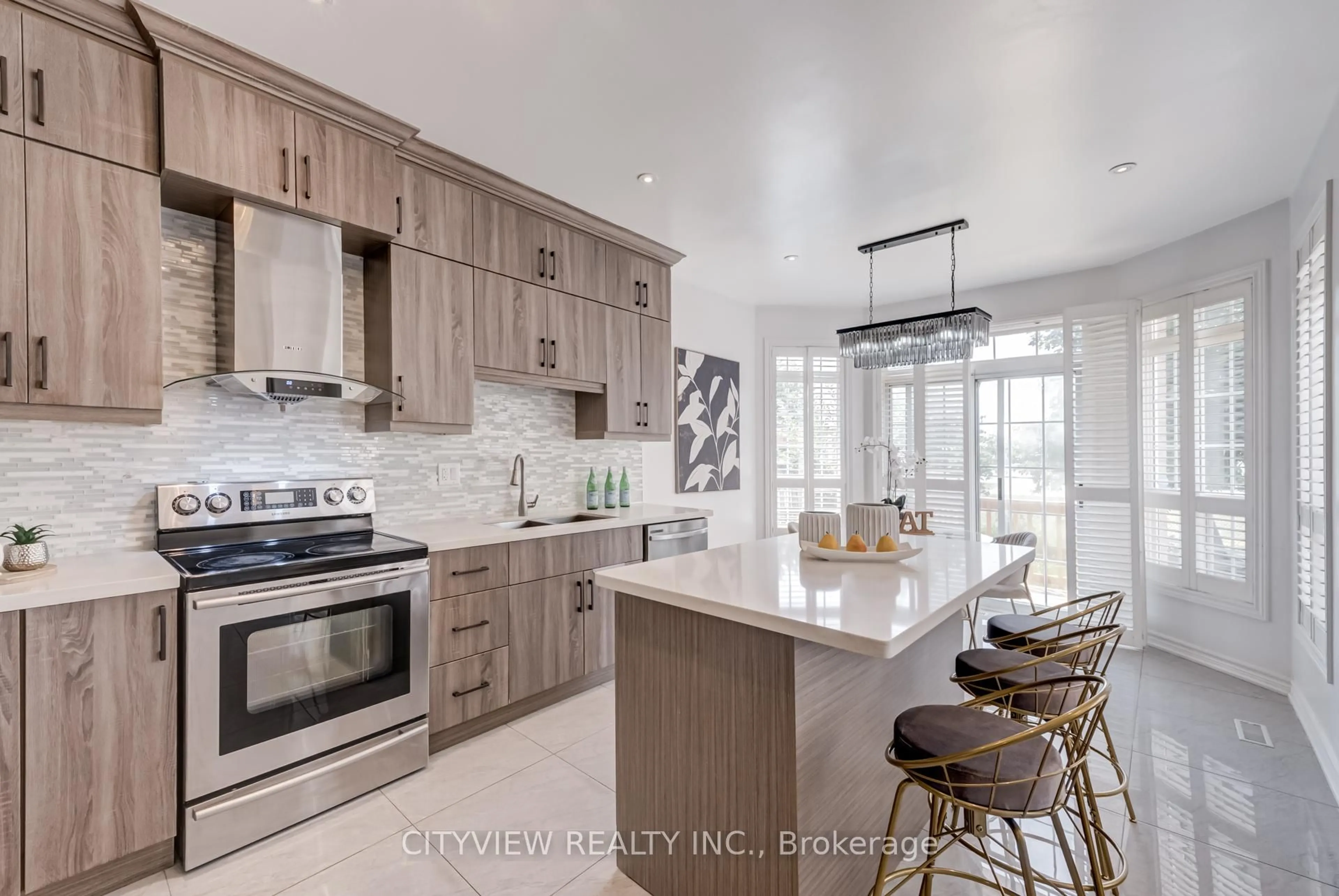 Contemporary kitchen, ceramic/tile floor for 5842 Terrapark Tr, Mississauga Ontario L5M 6S1