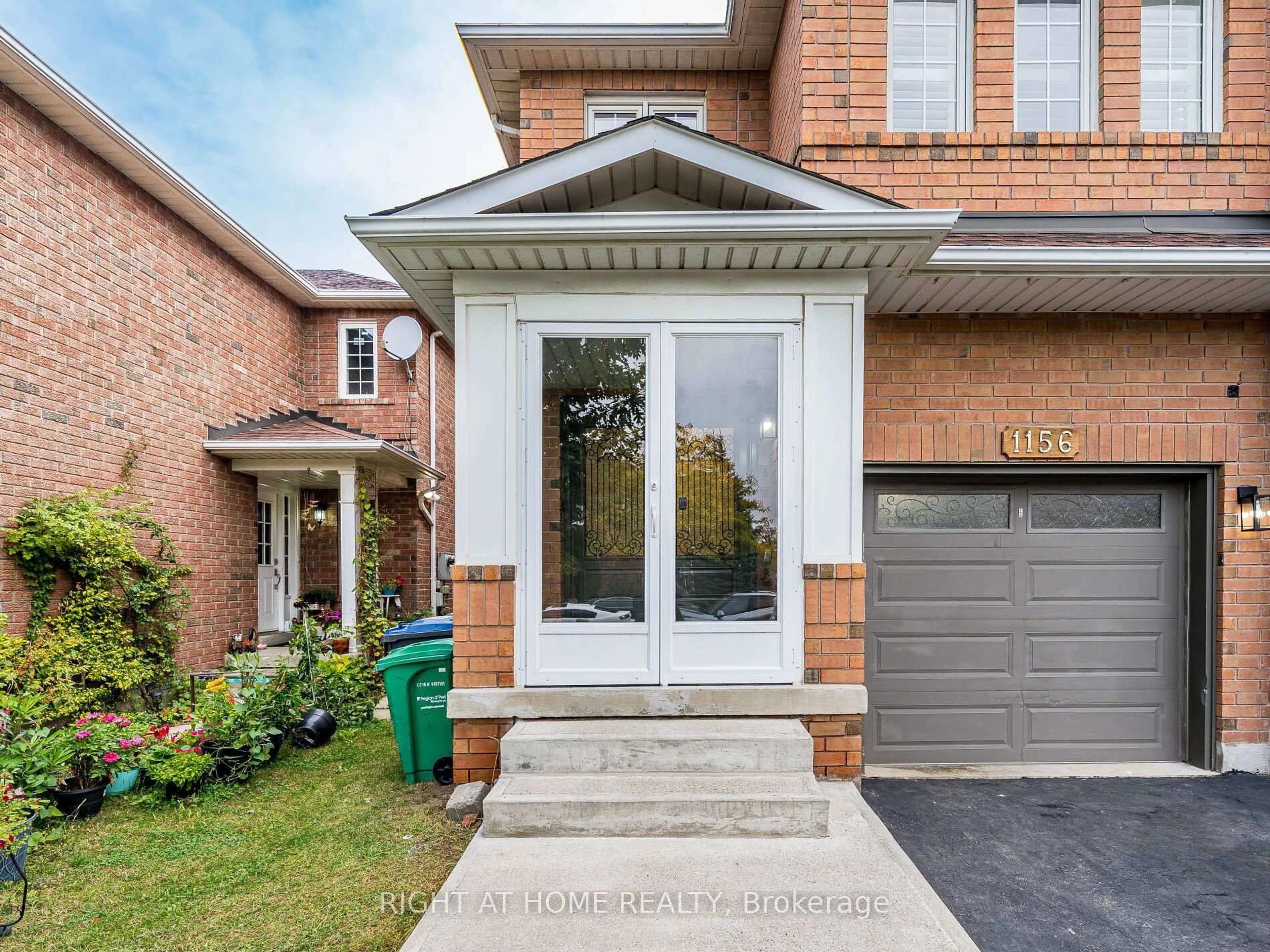 Home with brick exterior material, street for 1156 PRESTONWOOD Cres, Mississauga Ontario L5V 2V3