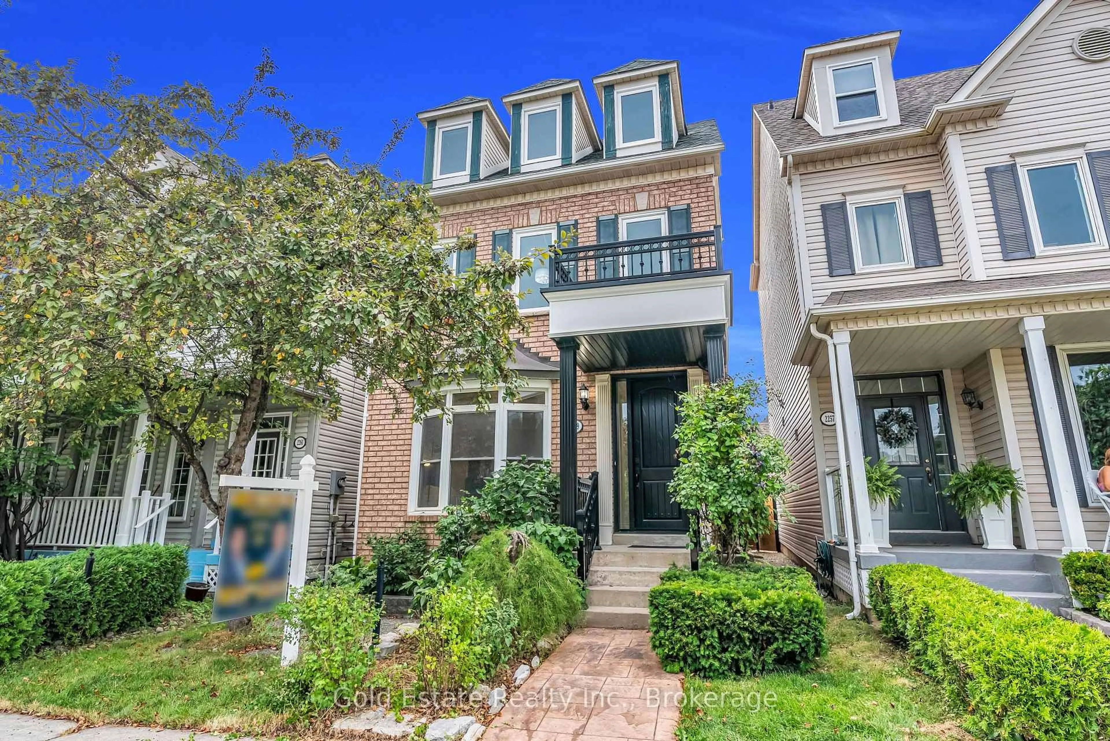 Home with brick exterior material, street for 2259 Meadowland Dr, Oakville Ontario L6H 6H3