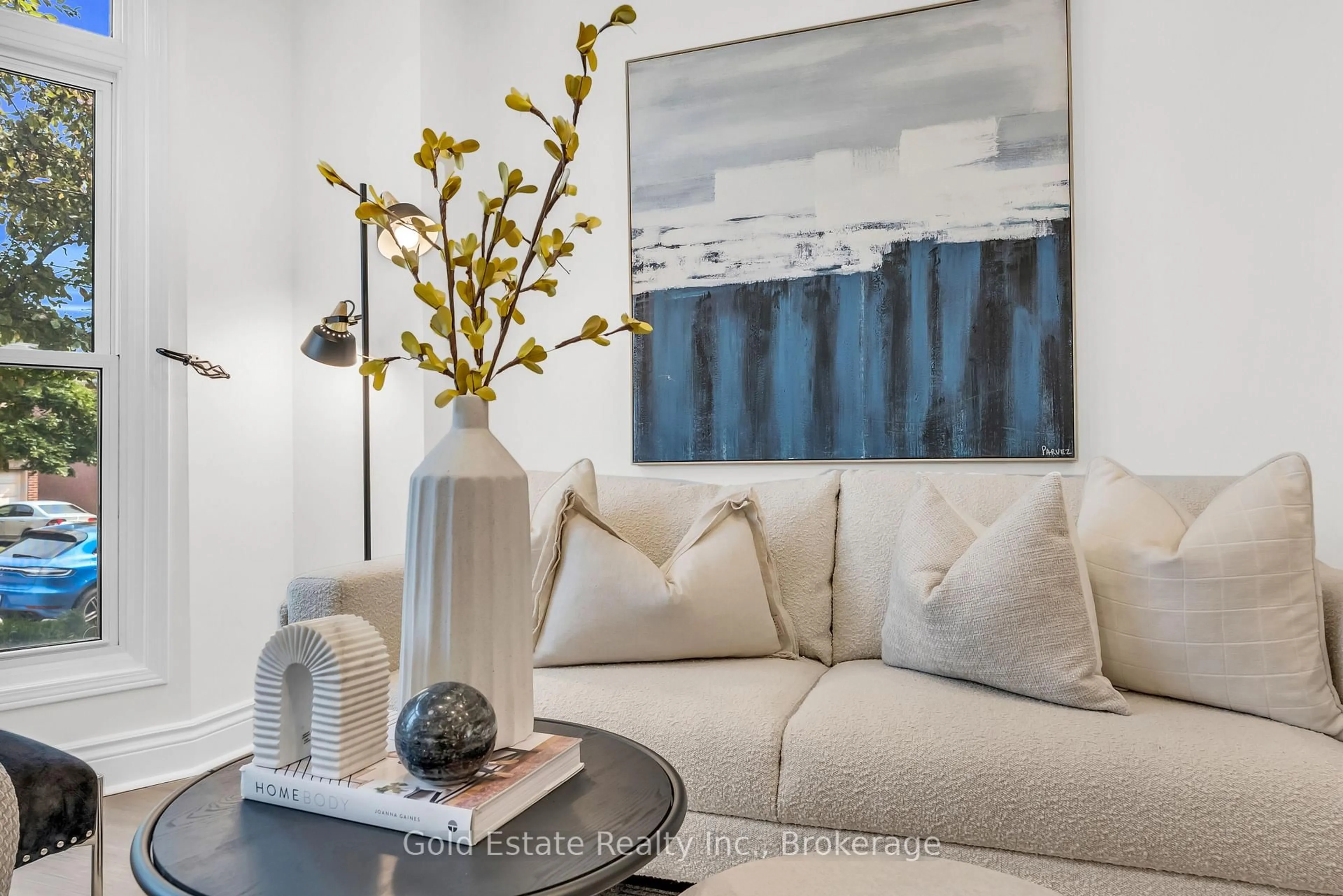 Living room with furniture, unknown for 2259 Meadowland Dr, Oakville Ontario L6H 6H3