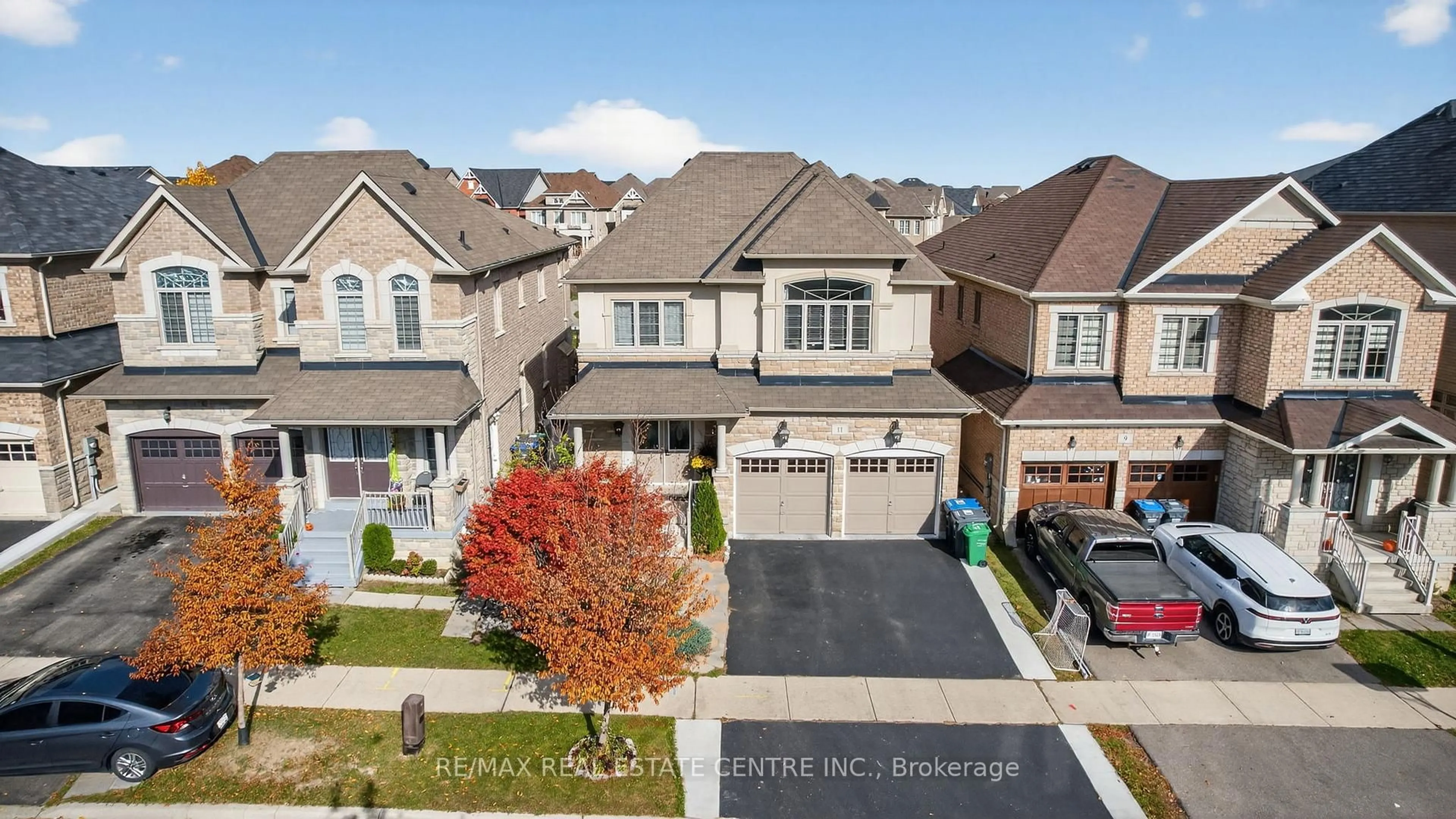 A pic from outside/outdoor area/front of a property/back of a property/a pic from drone, street for 11 Fieldstone Lane Ave, Caledon Ontario L7C 3Y8