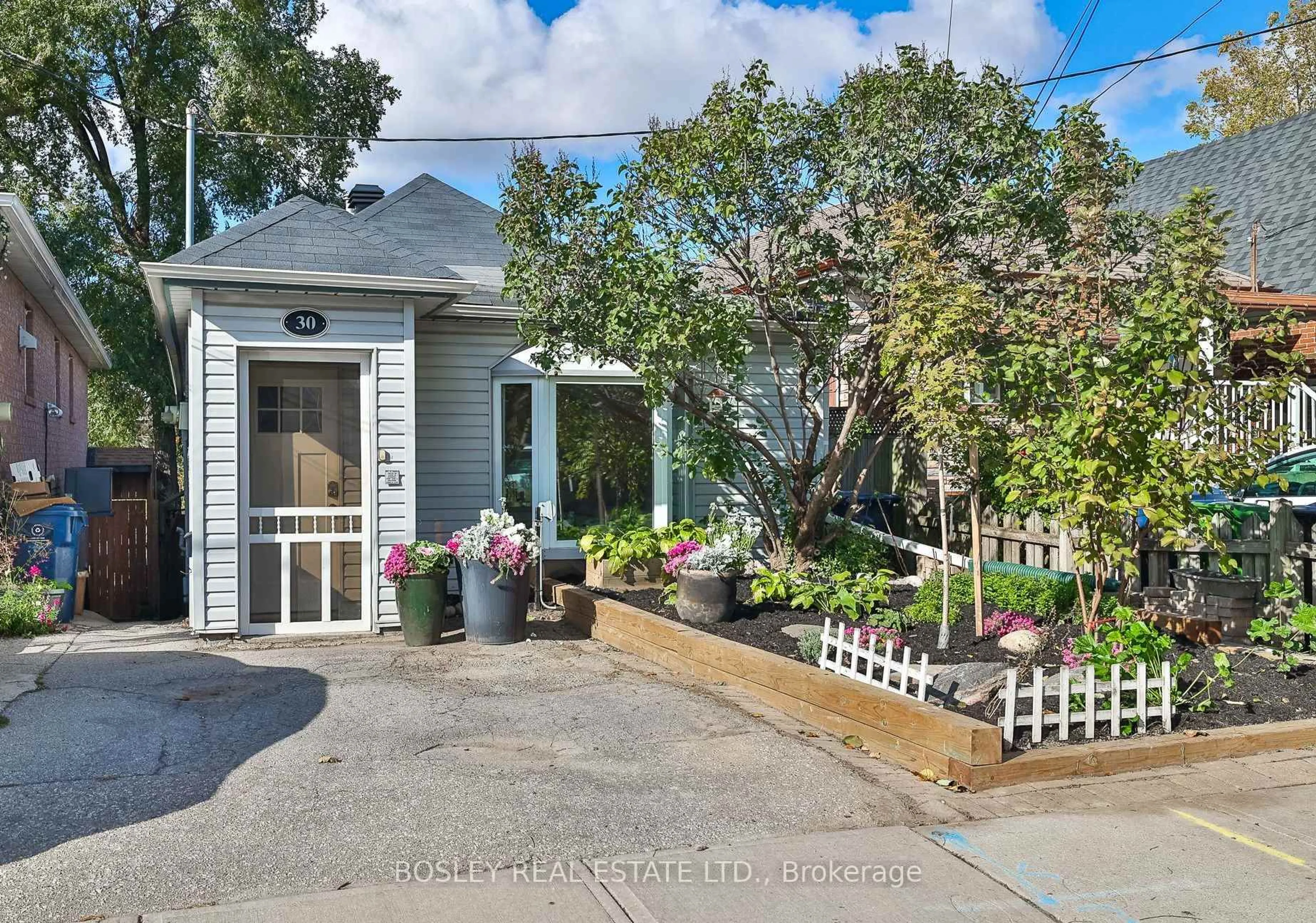 Unknown for 30 Aileen Ave, Toronto Ontario M6M 1E6