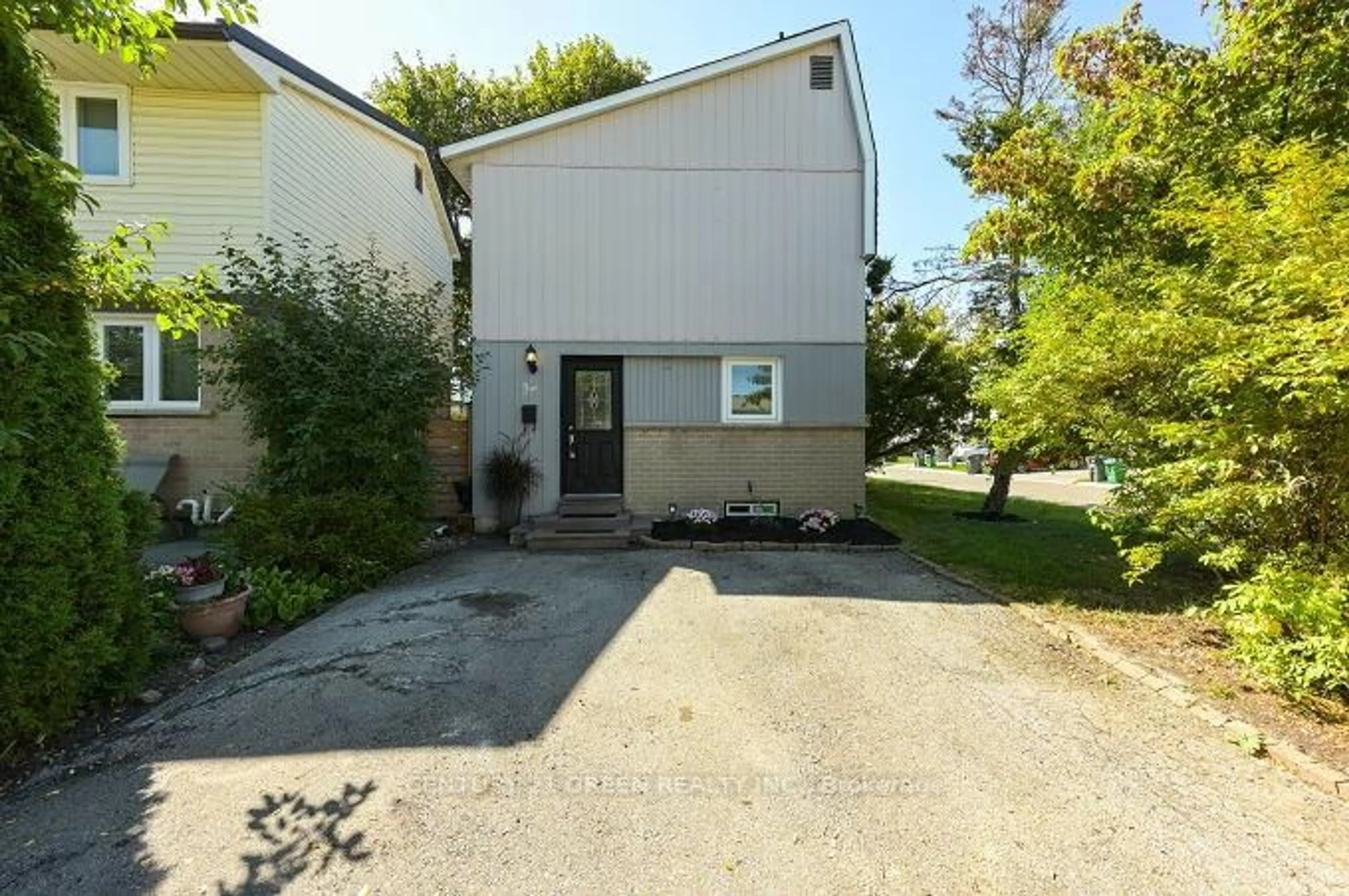 Unknown for 1 Greenarrow Crt, Brampton Ontario L6S 2K1