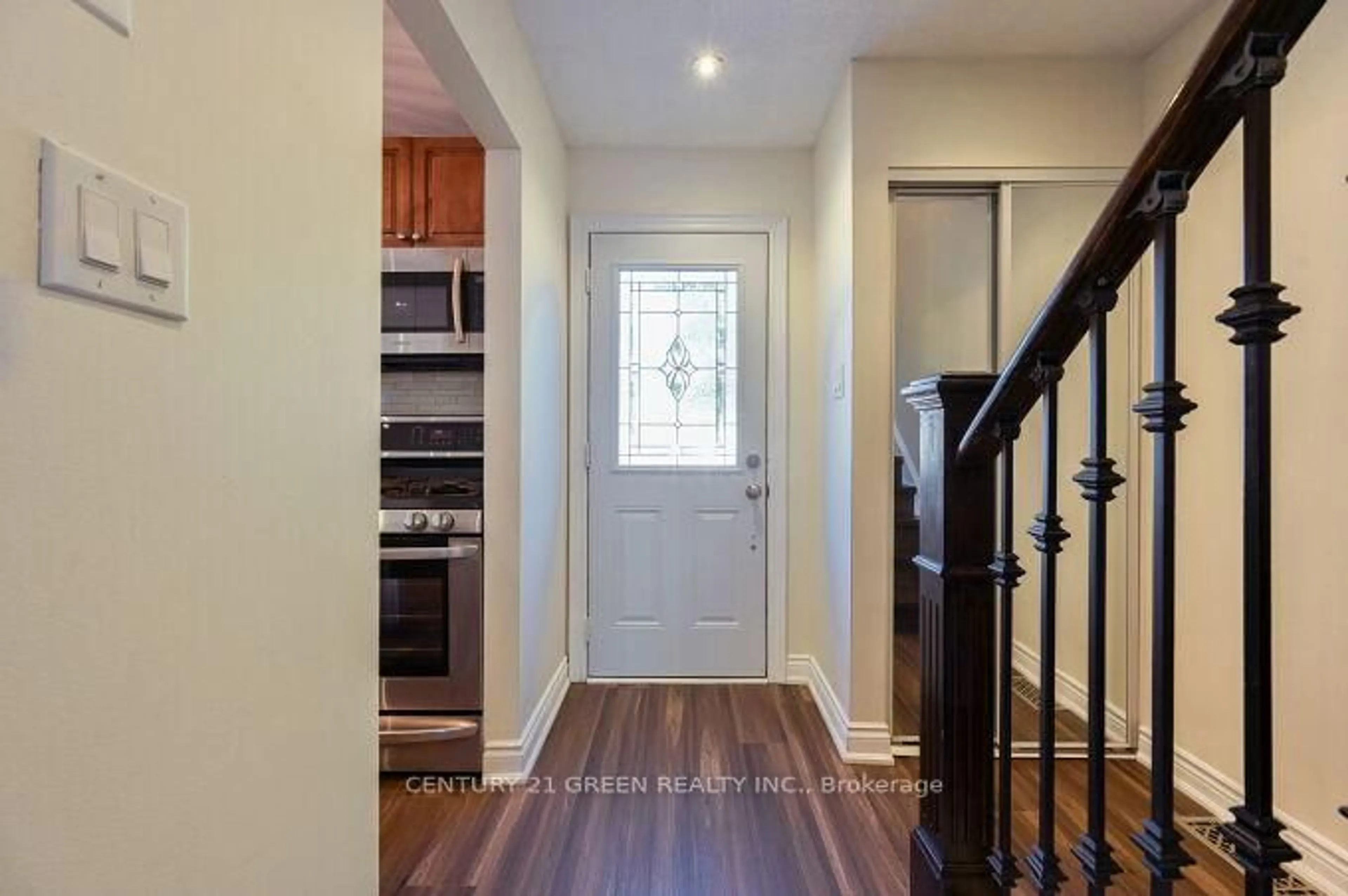 Indoor entryway for 1 Greenarrow Crt, Brampton Ontario L6S 2K1