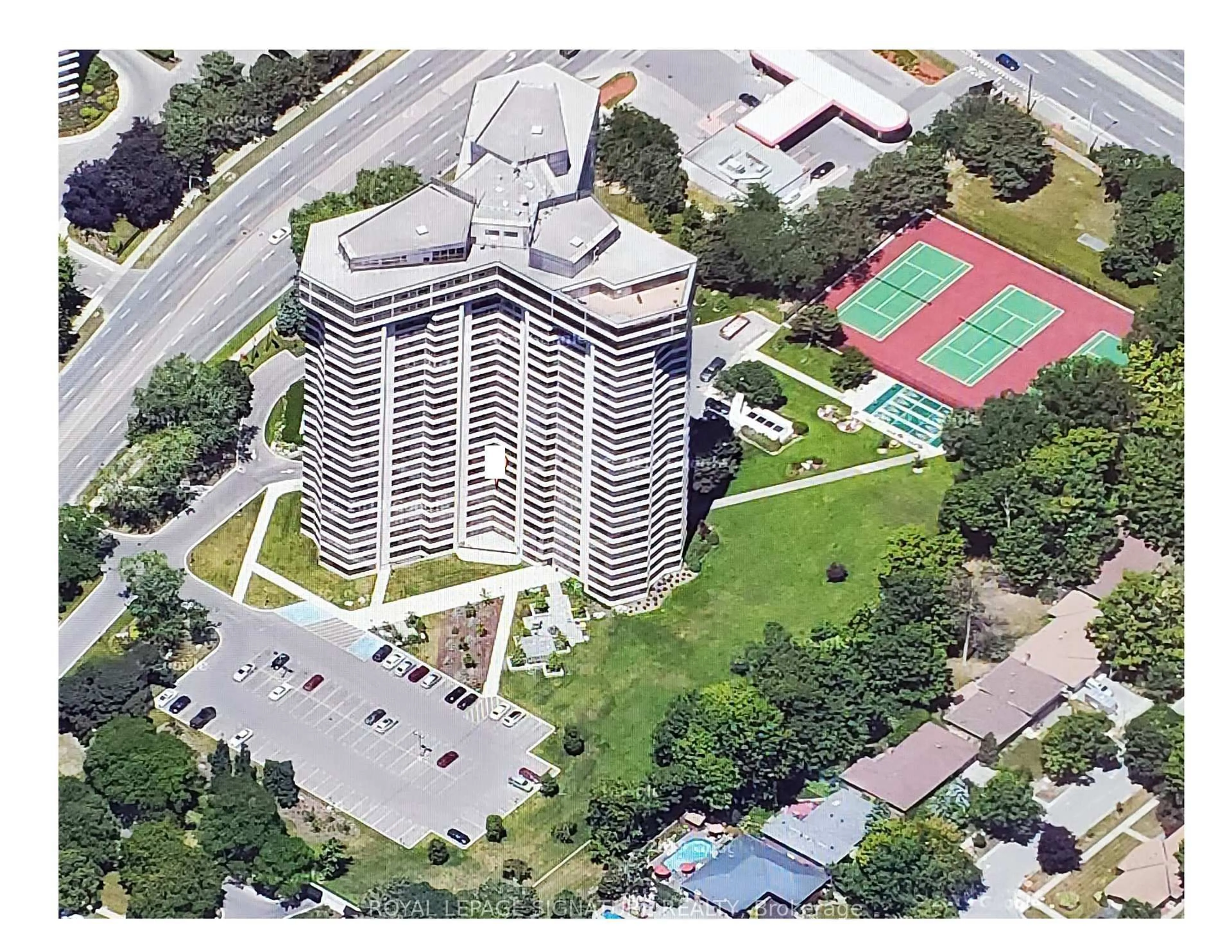A pic from outside/outdoor area/front of a property/back of a property/a pic from drone, building for 1300 Bloor St #306, Mississauga Ontario L4Y 3Z2