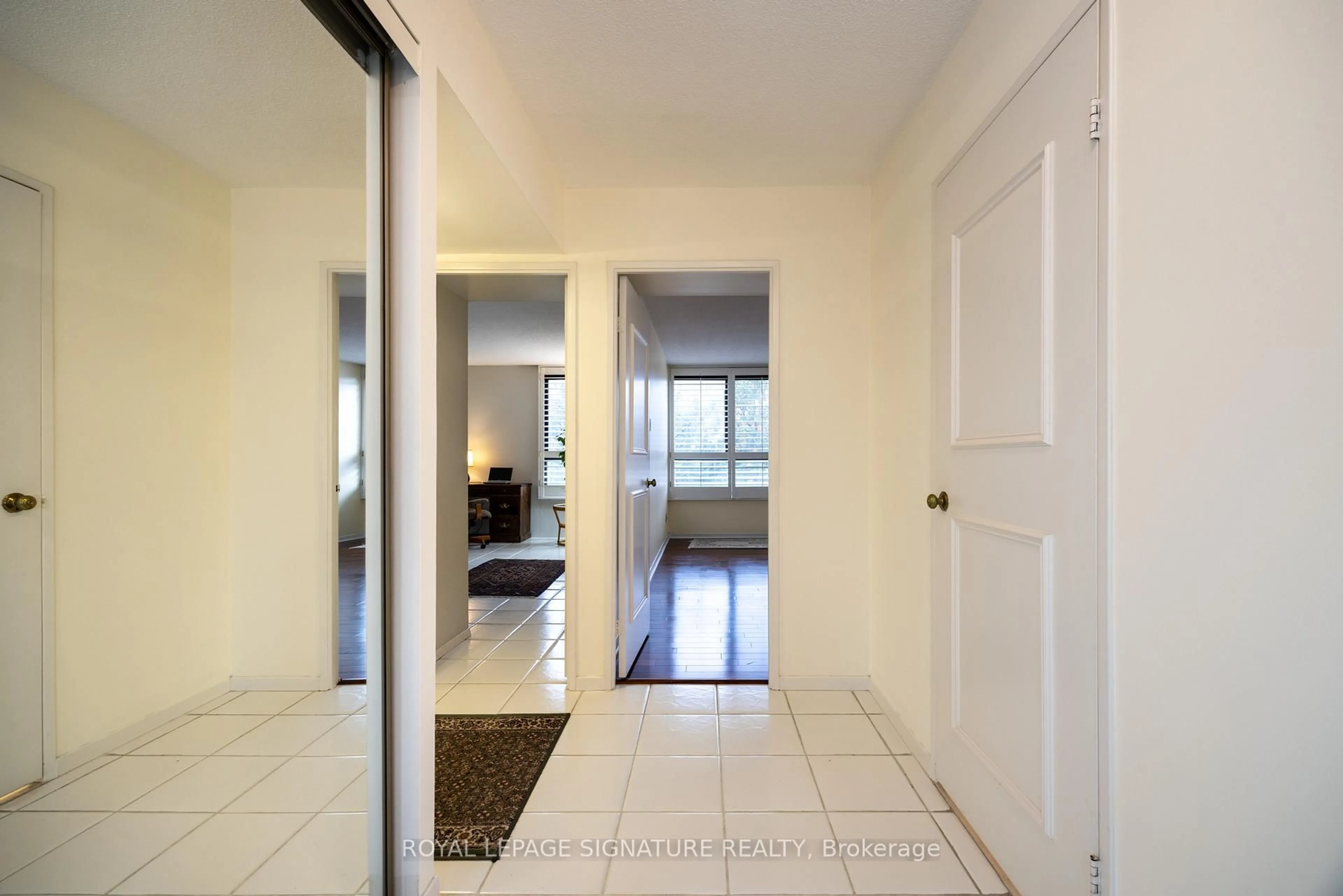 Indoor entryway for 1300 Bloor St #306, Mississauga Ontario L4Y 3Z2