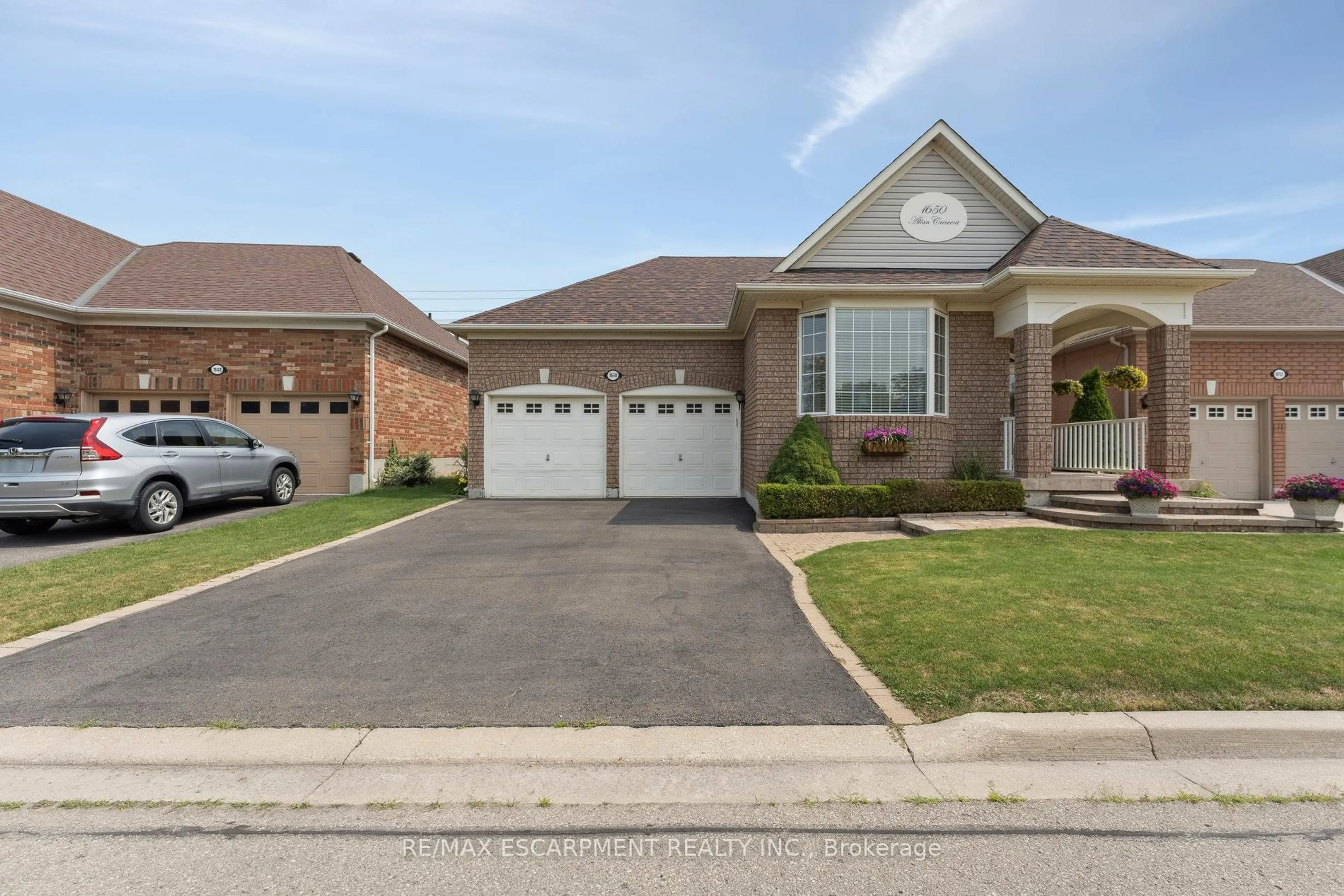 Home with brick exterior material, street for 1650 Allan Cres, Milton Ontario L9T 5Z7
