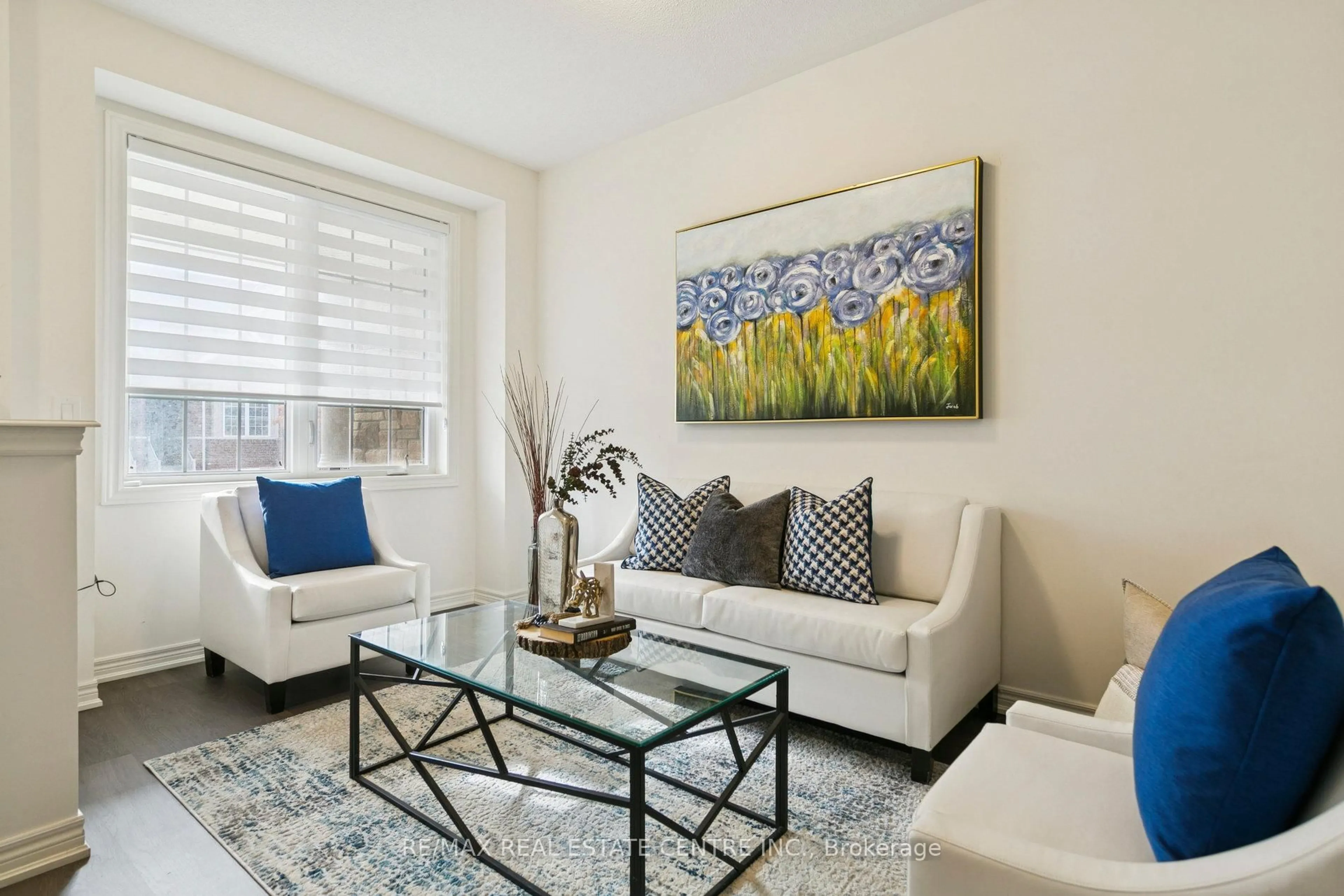 Living room with furniture, unknown for 1525 Carr Landing, Milton Ontario L9E 1H2