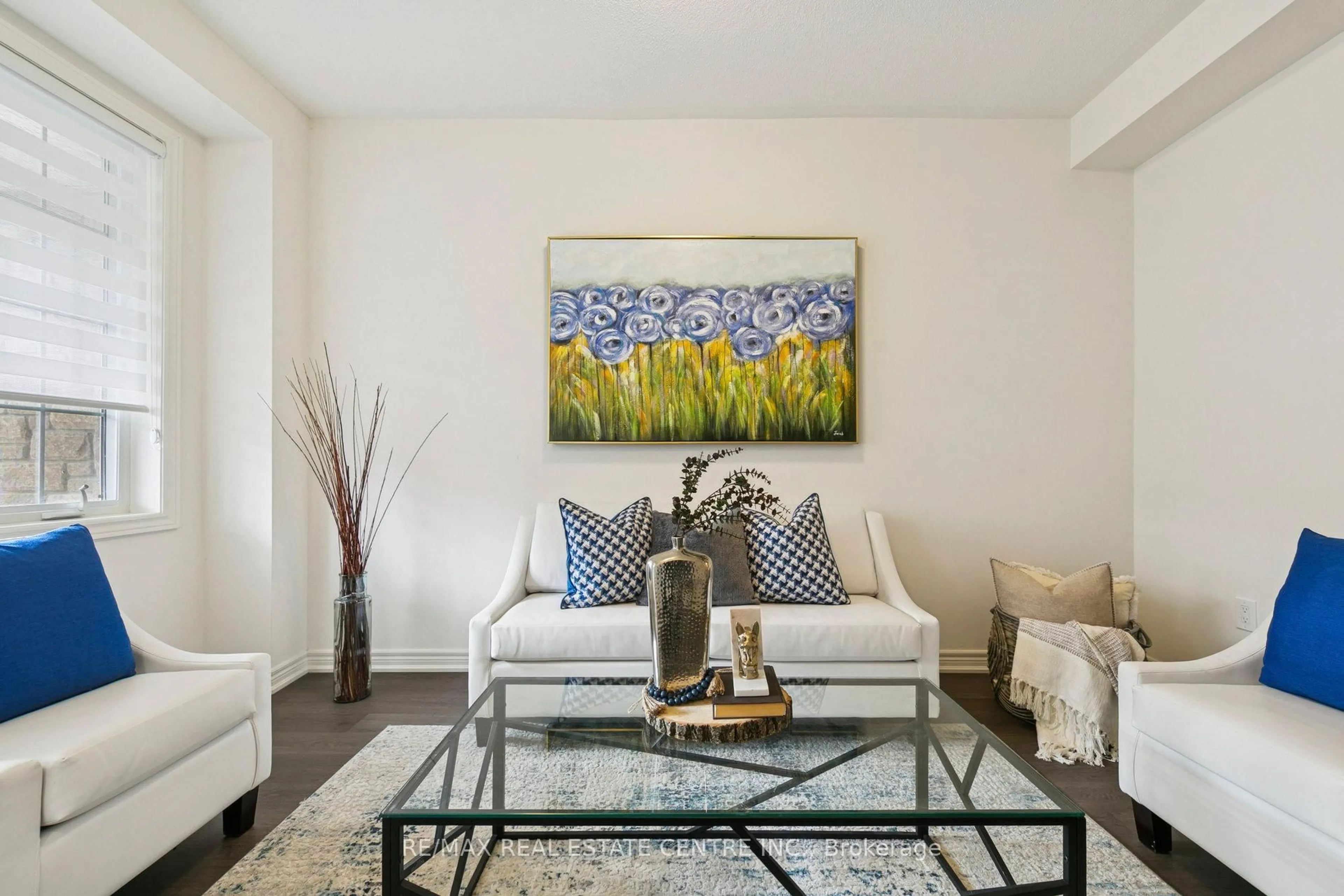 Living room with furniture, unknown for 1525 Carr Landing, Milton Ontario L9E 1H2