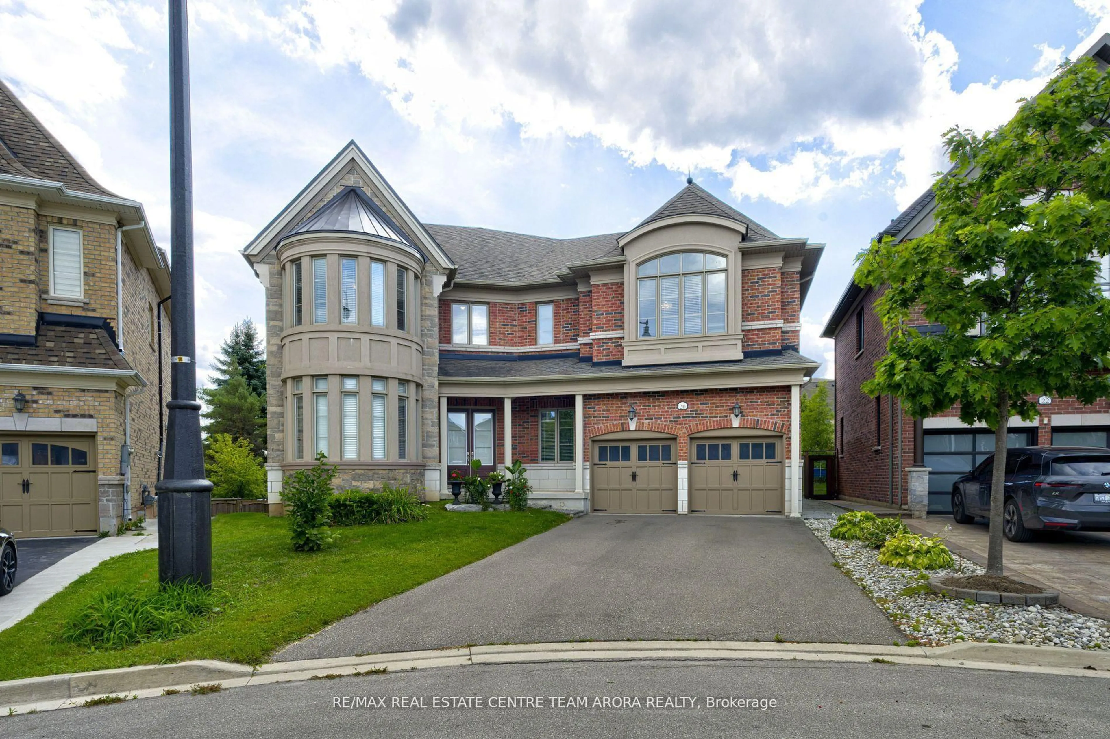 Home with brick exterior material, street for 20 Hickory Ridge Crt, Brampton Ontario L6Y 3A7