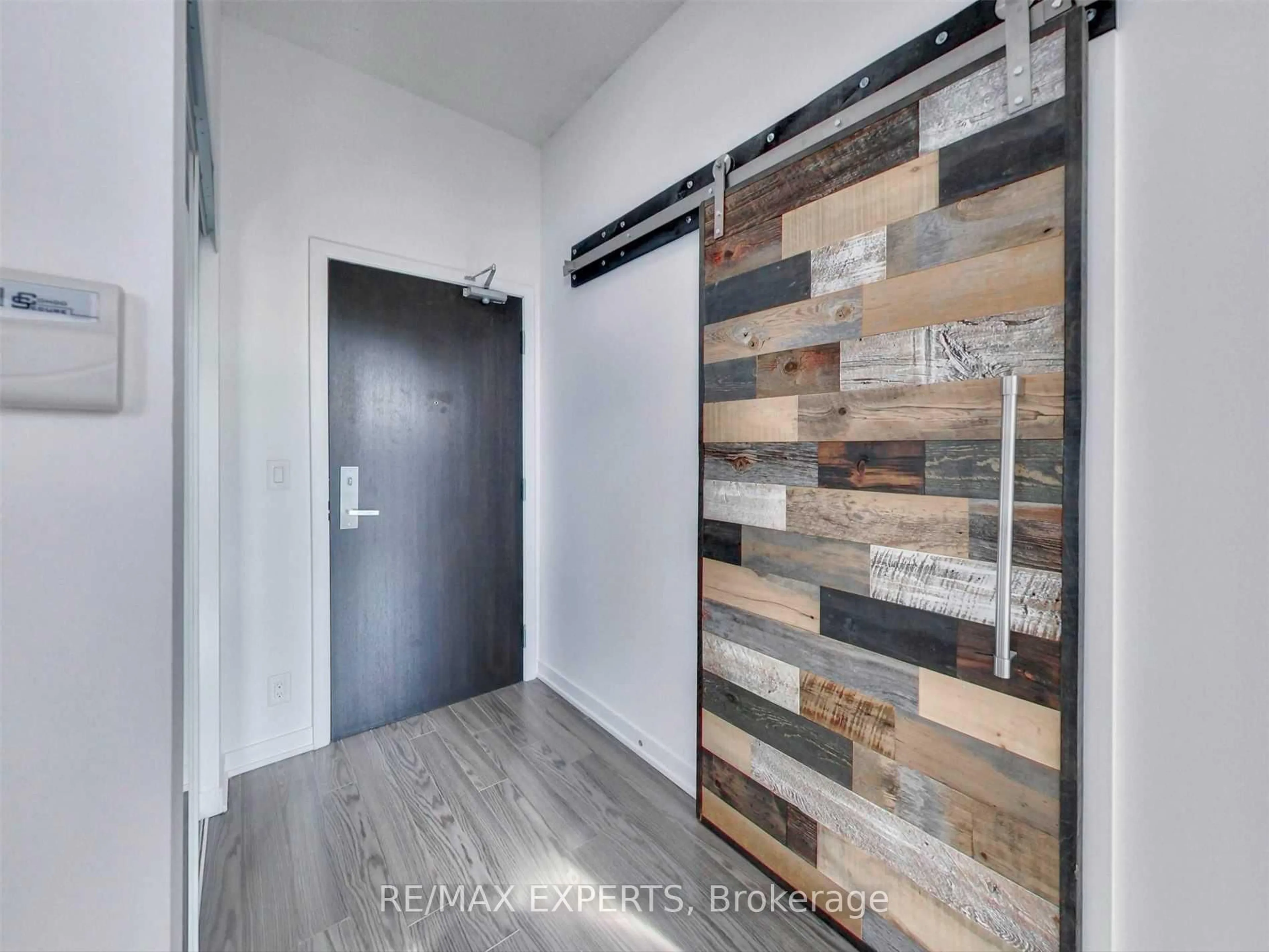 Indoor entryway for 165 Legion Rd #T1, Toronto Ontario M8Y 0B3
