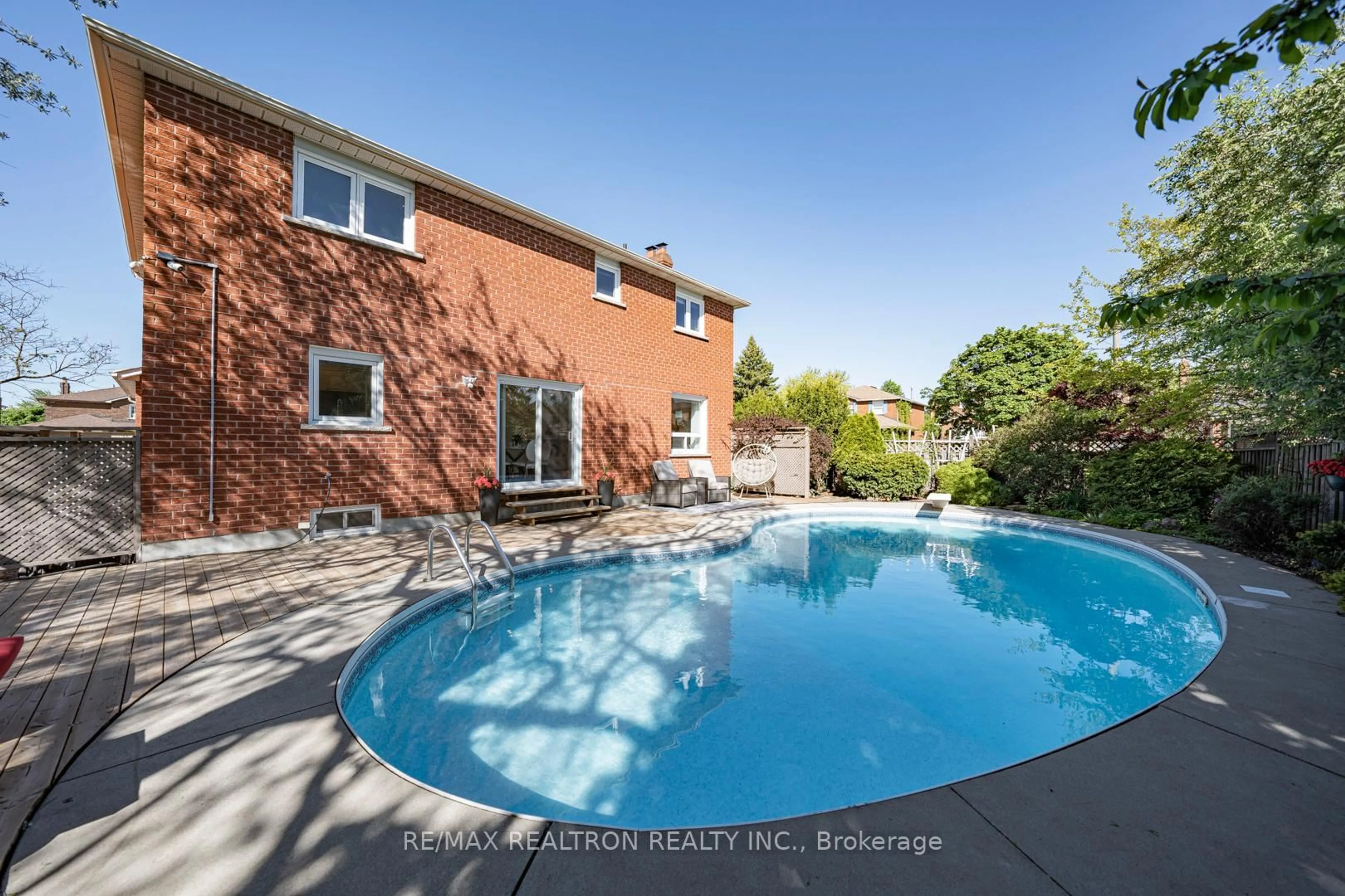 Pool for 221 Old Orchard Circ, Oakville Ontario L6H 4N6
