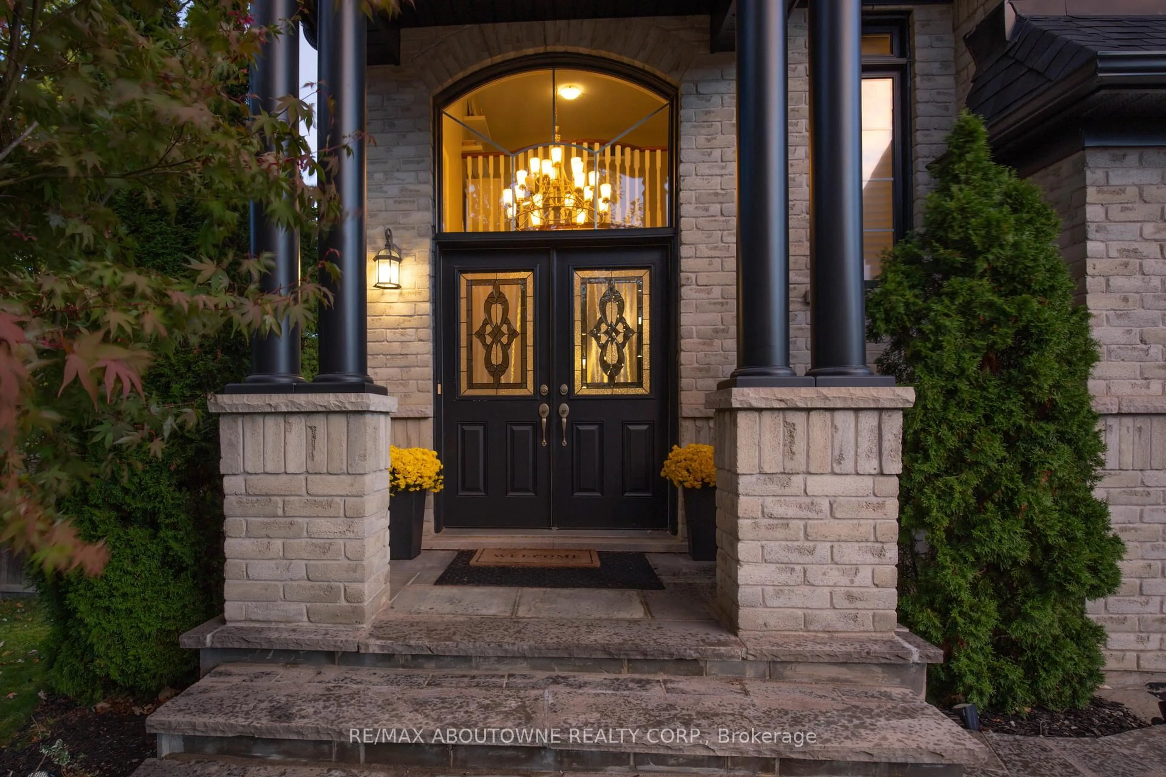 Indoor entryway for 3262 Skipton Lane, Oakville Ontario L6M 0K2