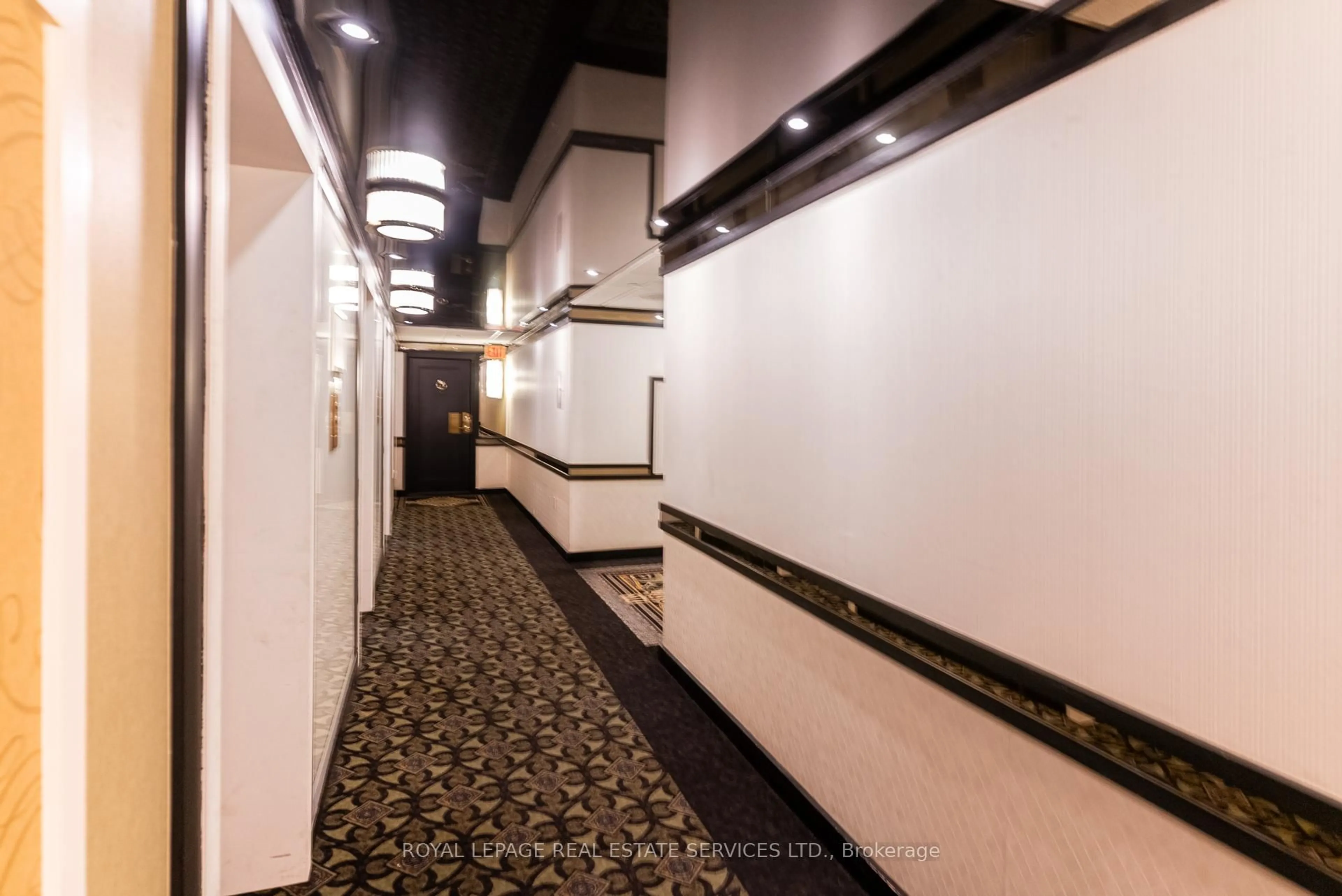 Indoor foyer for 2045 Lake Shore Blvd #2508, Toronto Ontario M8V 2Z6