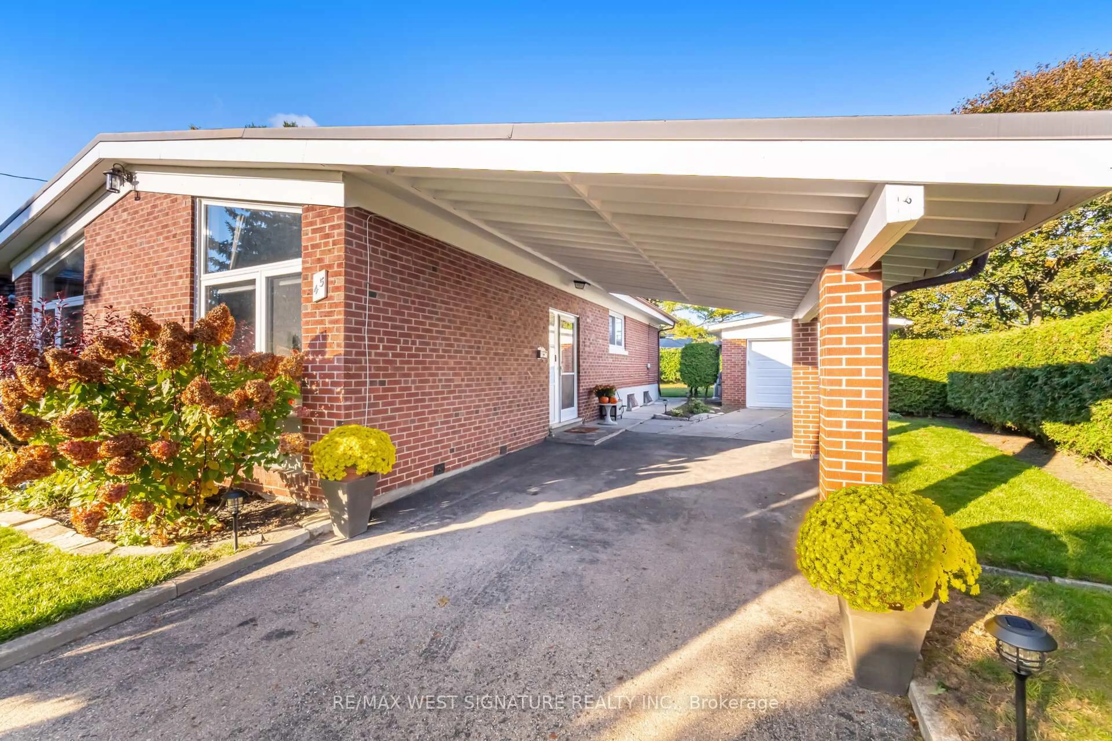 Unknown for 45 Henley Cres, Toronto Ontario M9W 2X1