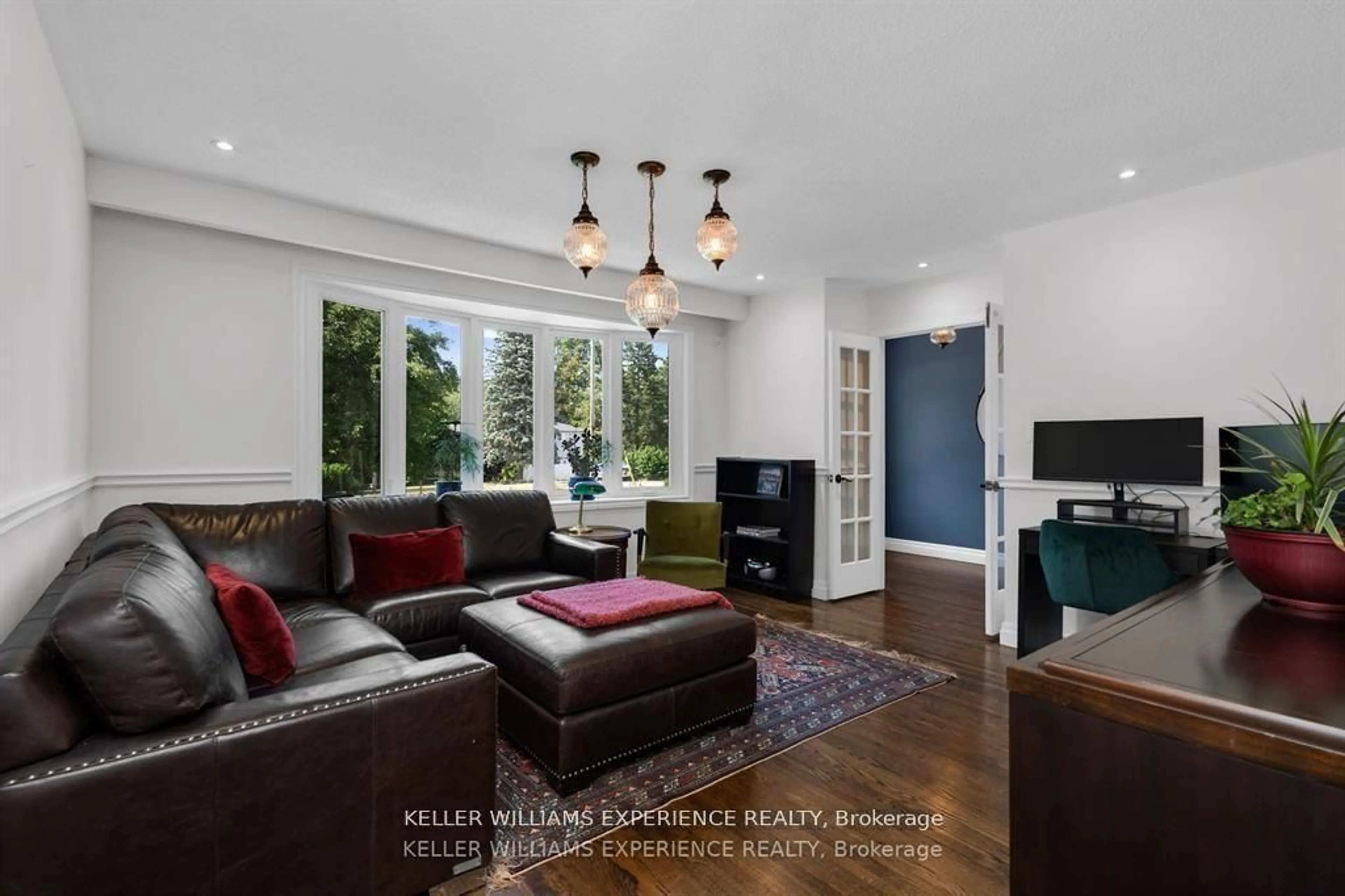 Living room with furniture, ceramic/tile floor for 28 Larry St, Caledon Ontario L7C 1K8