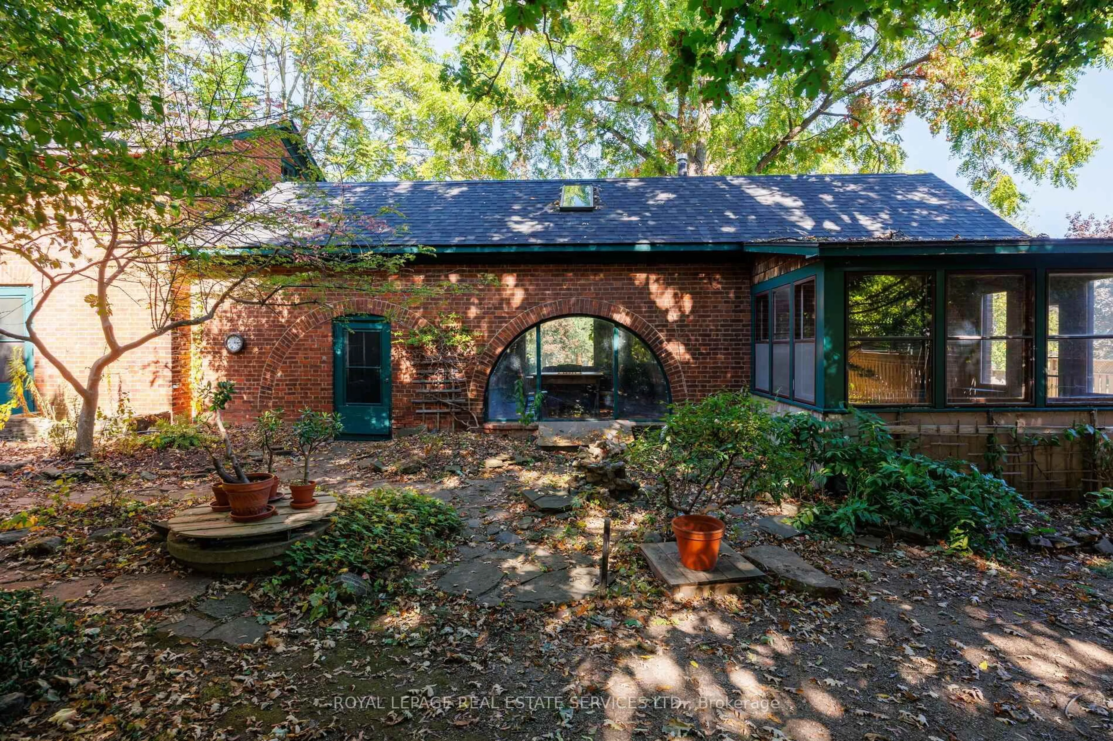 Home with brick exterior material, unknown for 1506 Estes Cres, Mississauga Ontario L5V 1M4