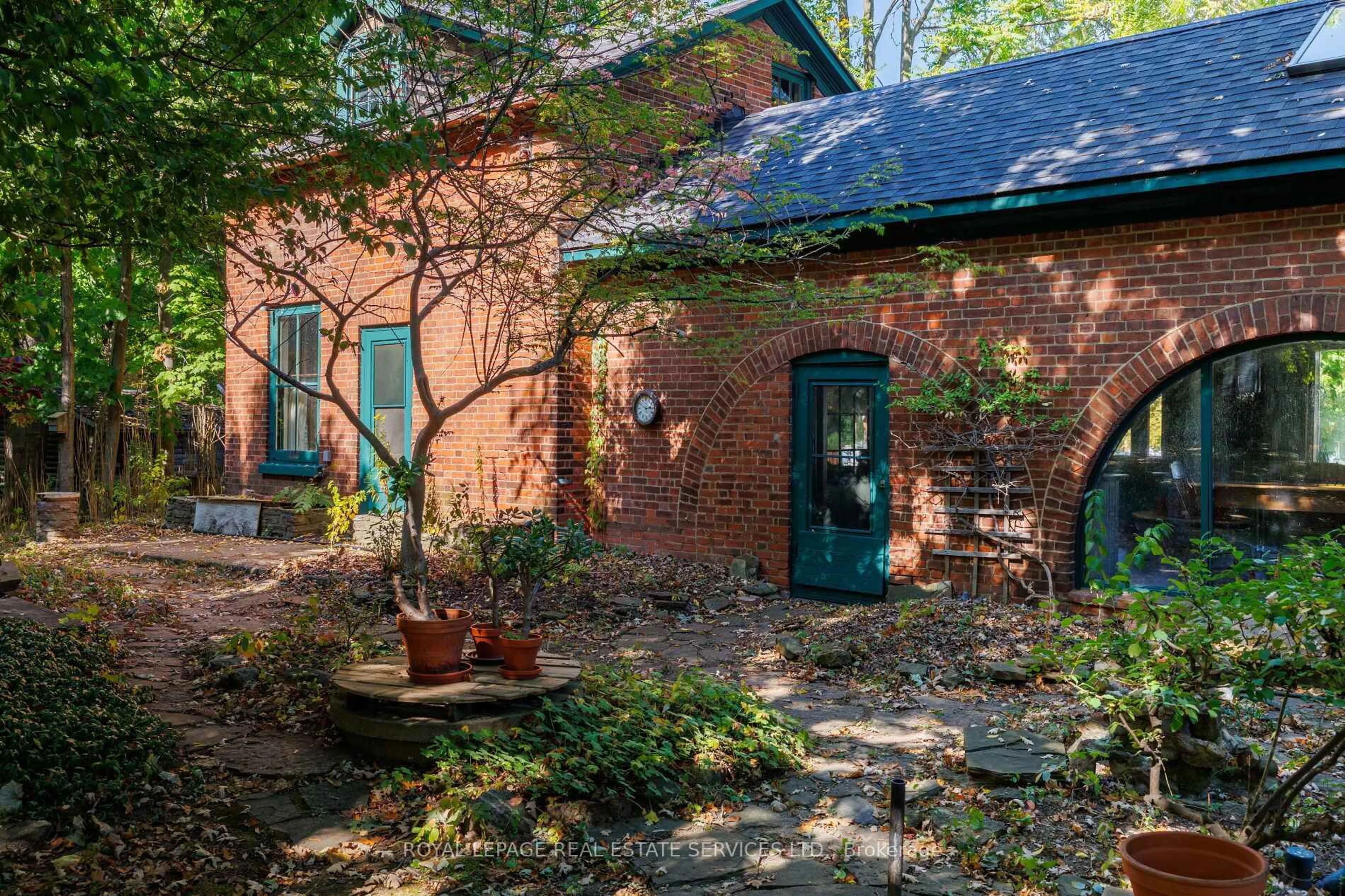 Home with brick exterior material, street for 1506 Estes Cres, Mississauga Ontario L5V 1M4