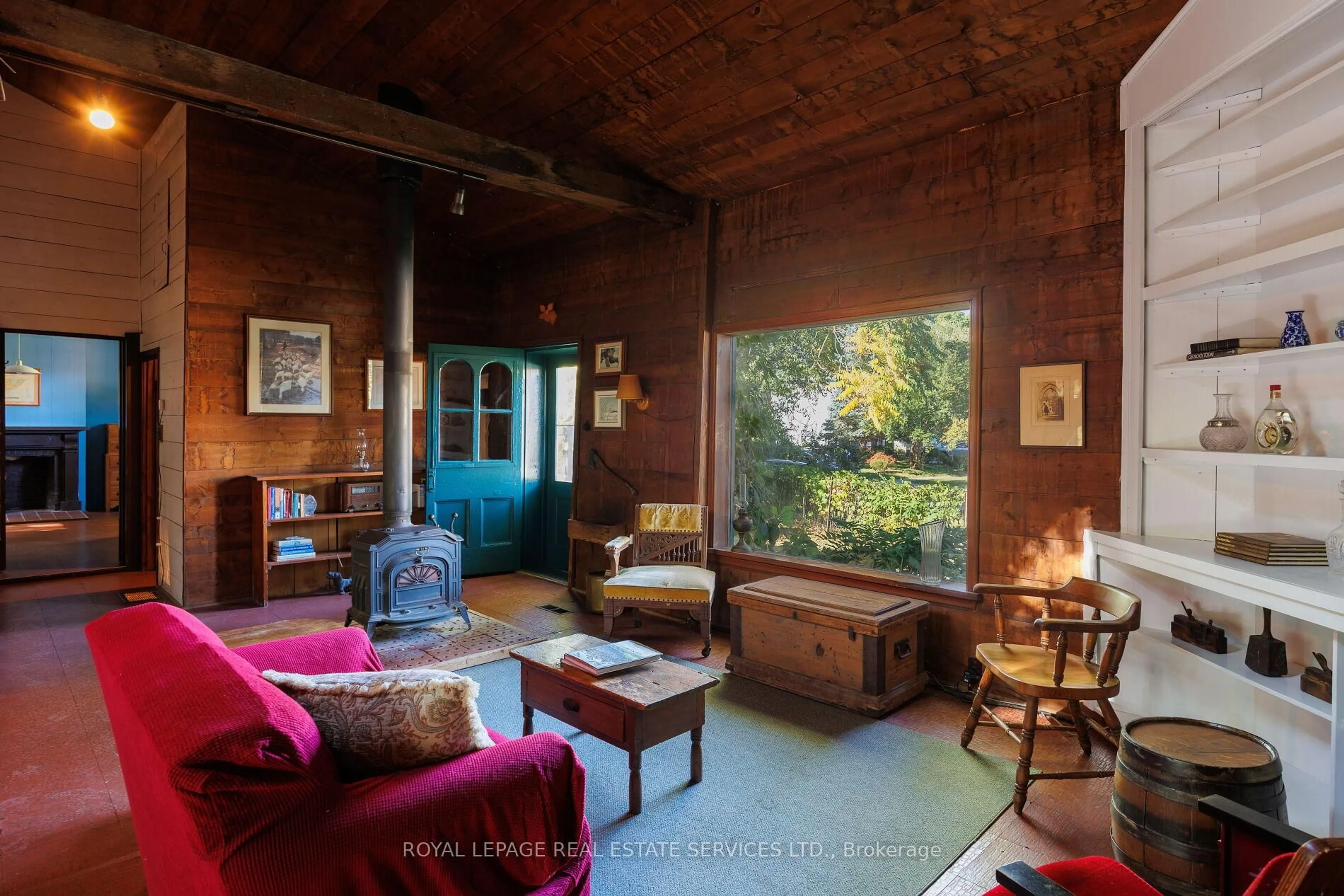 Living room with furniture, unknown for 1506 Estes Cres, Mississauga Ontario L5V 1M4