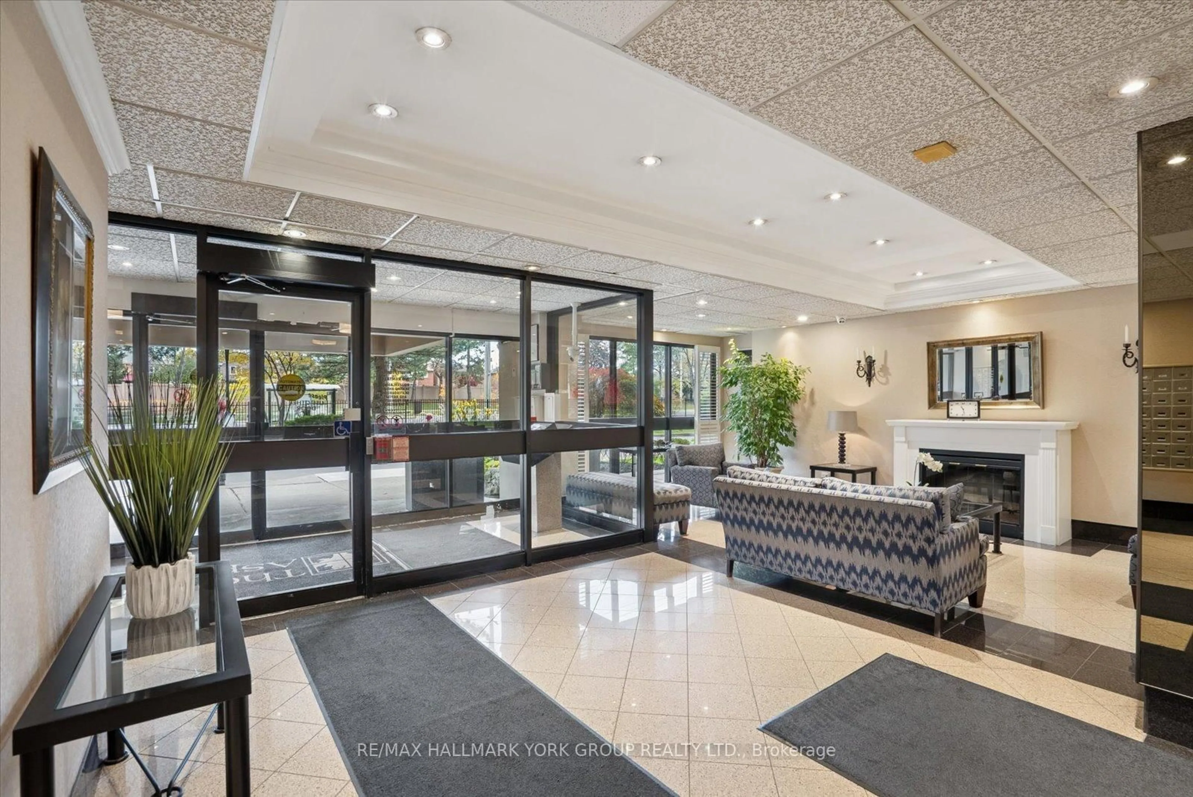 Lobby for 1300 Mississauga Valley Blvd #1006, Mississauga Ontario L5A 3S8