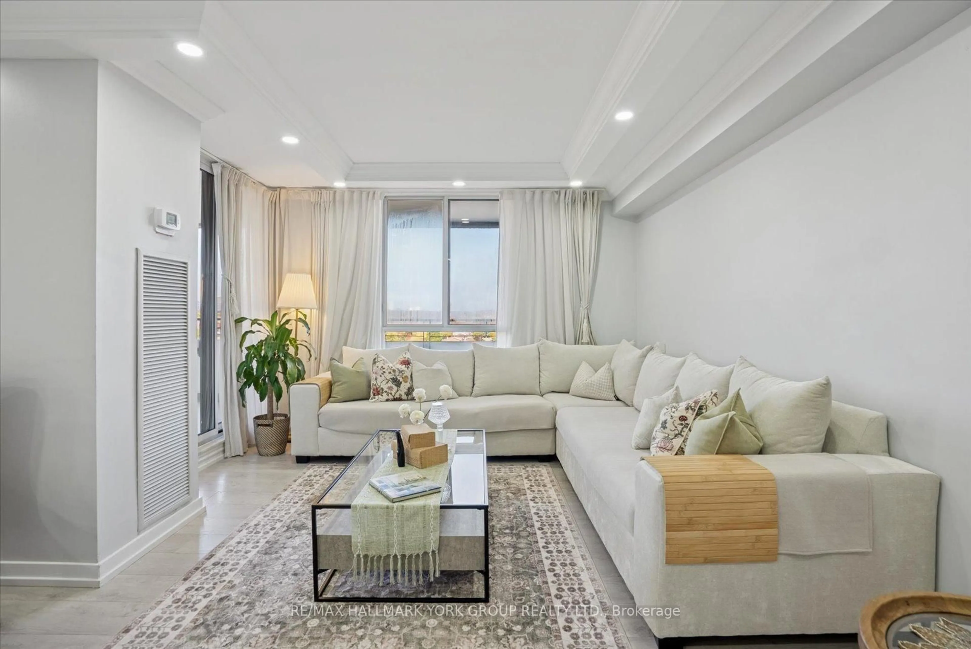 Living room with furniture, unknown for 1300 Mississauga Valley Blvd #1006, Mississauga Ontario L5A 3S8