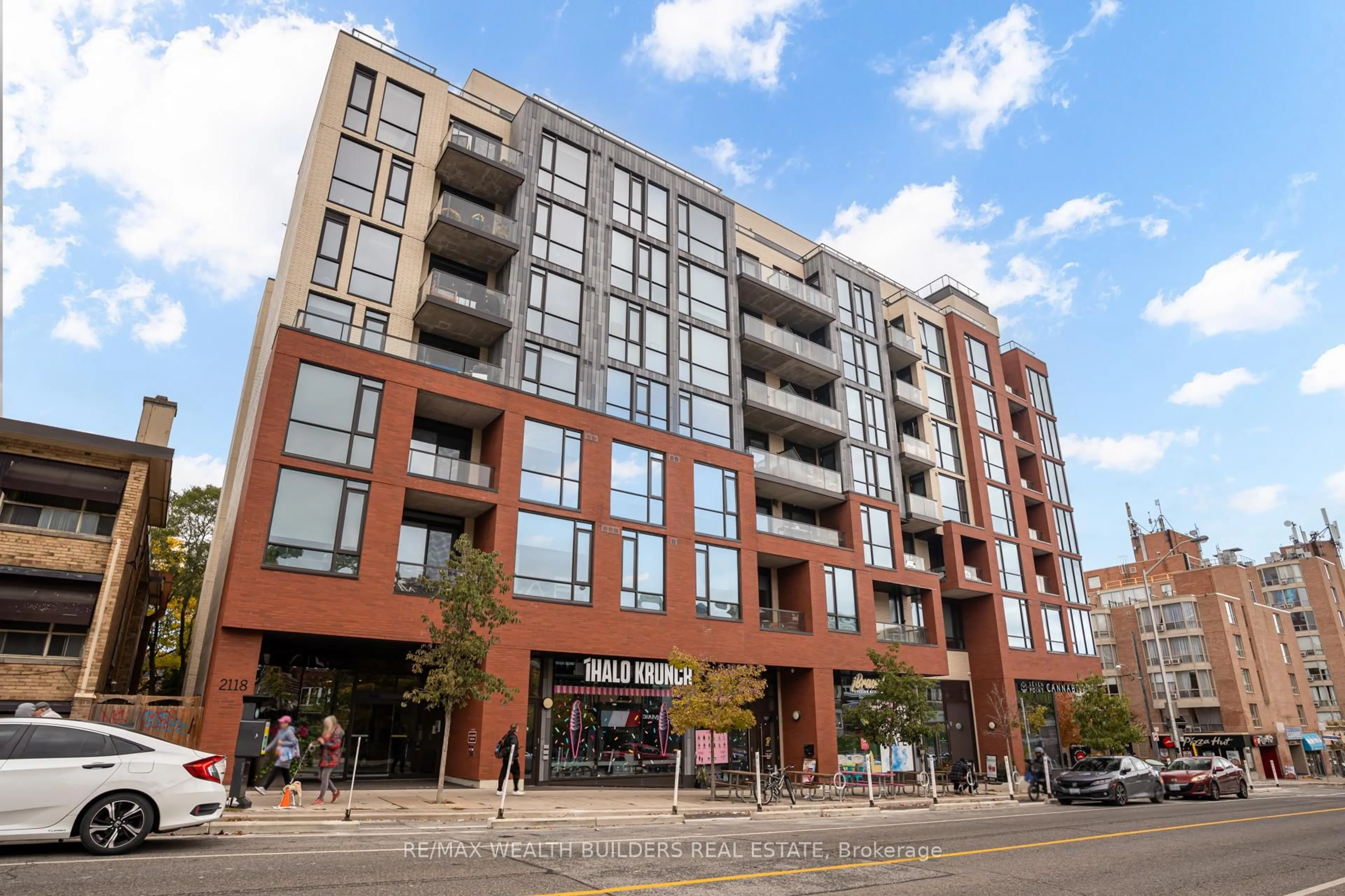 Patio, building for 2118 Bloor St #511, Toronto Ontario M6S 1M8