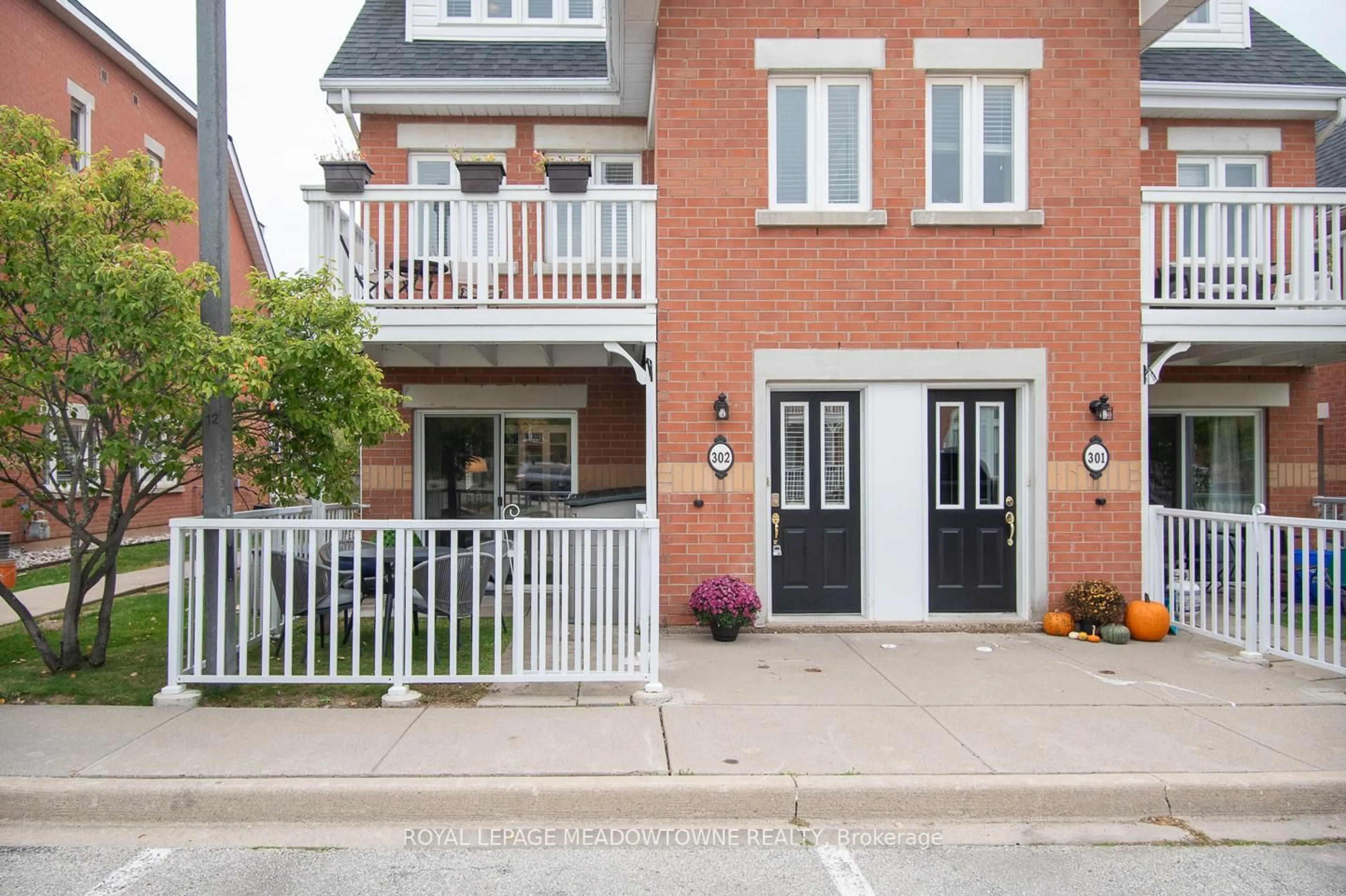 Home with brick exterior material, street for 1701 Lampman Ave #302, Burlington Ontario L7L 6R7