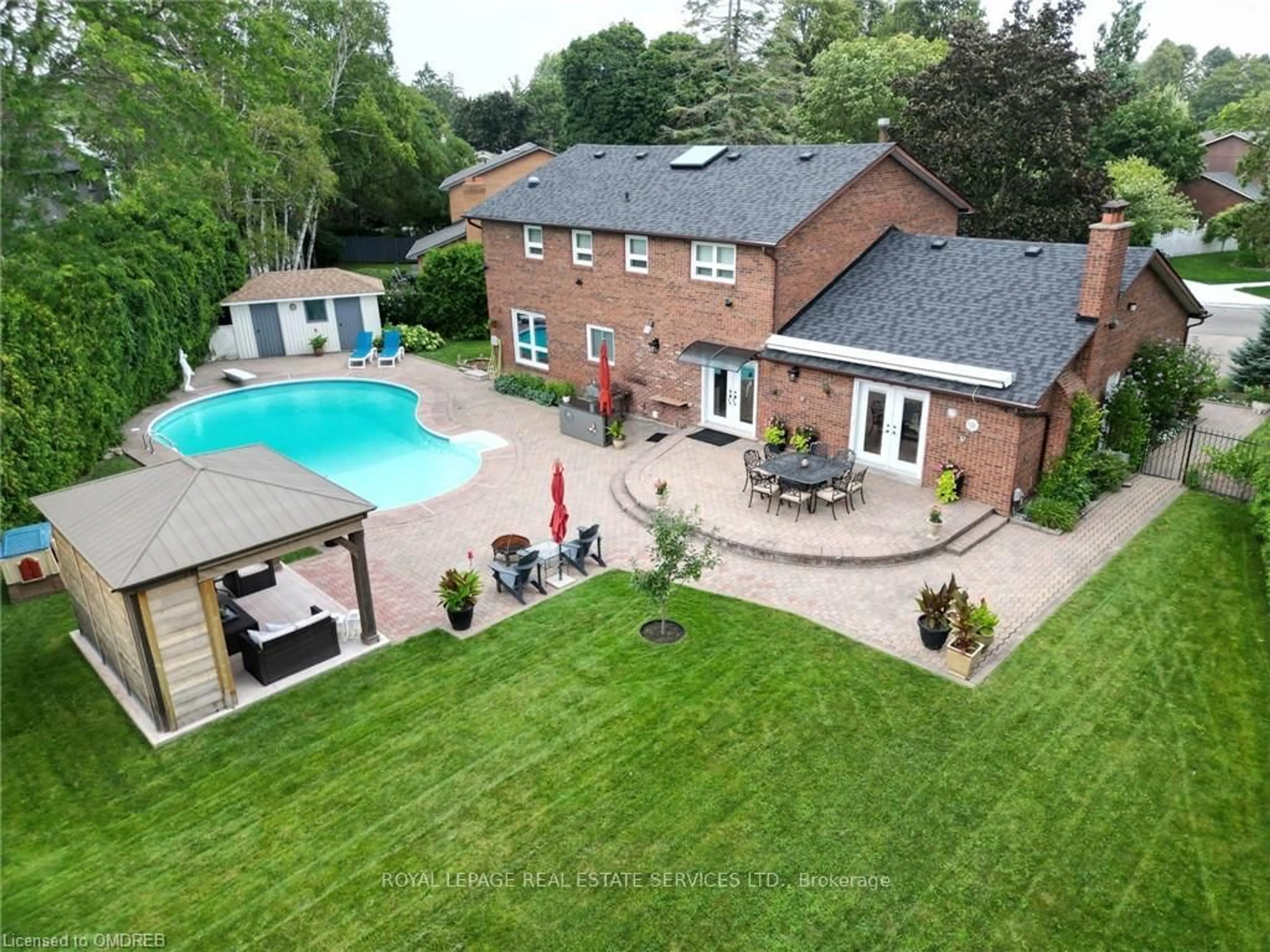 A pic from outside/outdoor area/front of a property/back of a property/a pic from drone, unknown for 2123 Kawartha Cres, Mississauga Ontario L5H 3P8
