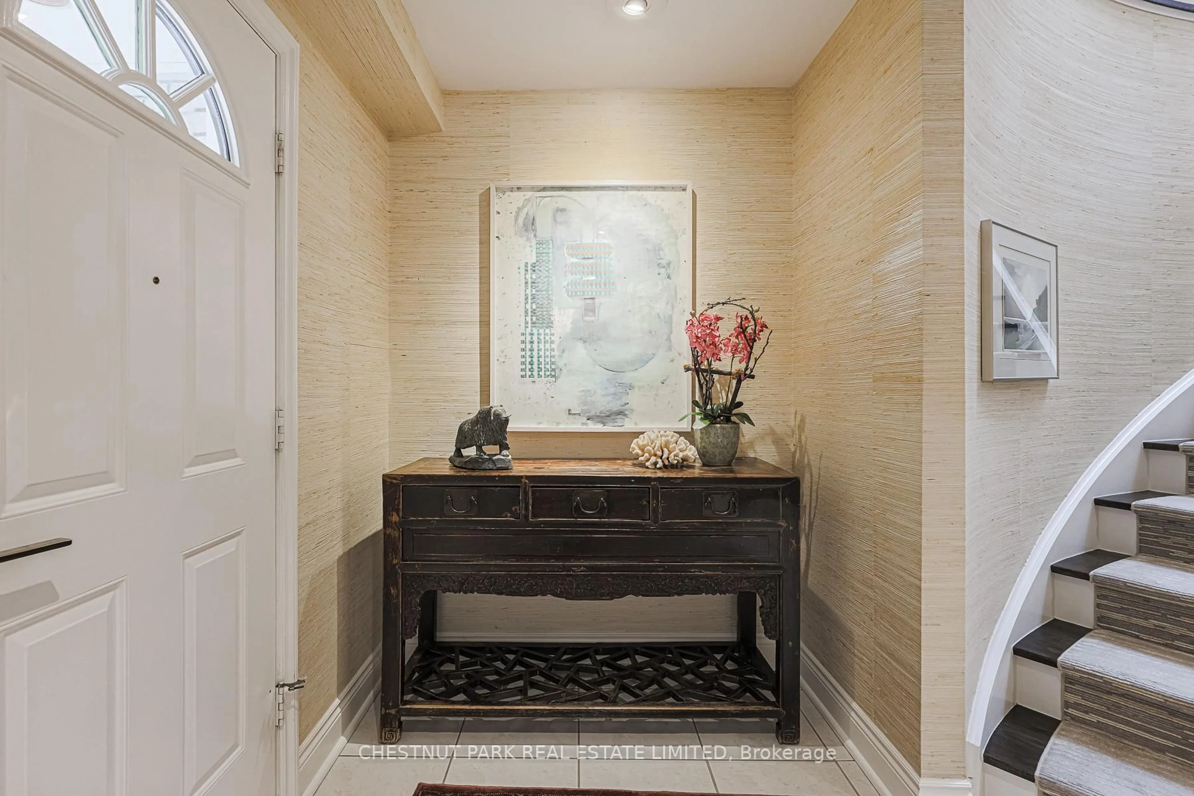 Indoor entryway for 4 Cheltenham Crt, Brampton Ontario L6W 1J3