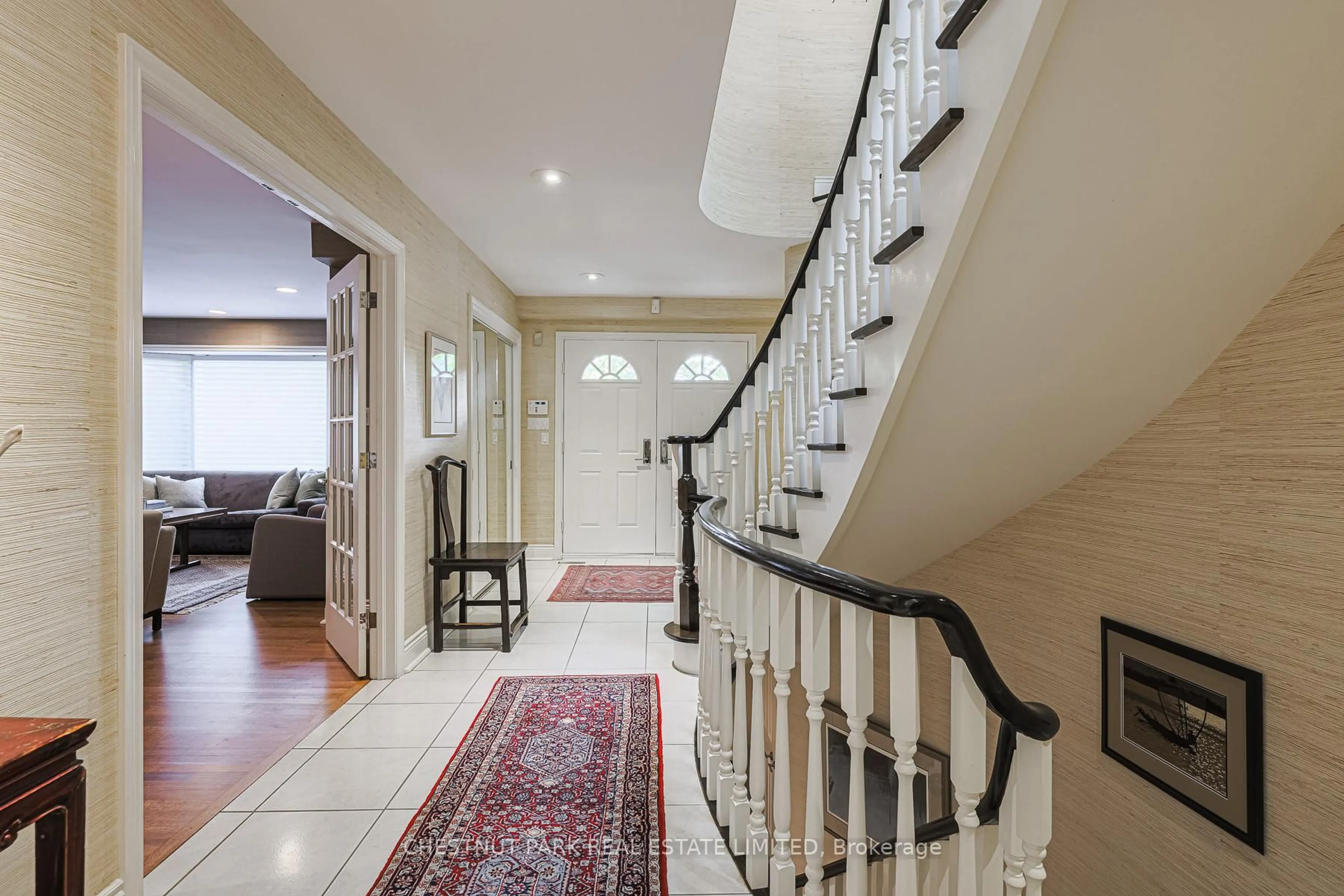 Indoor foyer for 4 Cheltenham Crt, Brampton Ontario L6W 1J3
