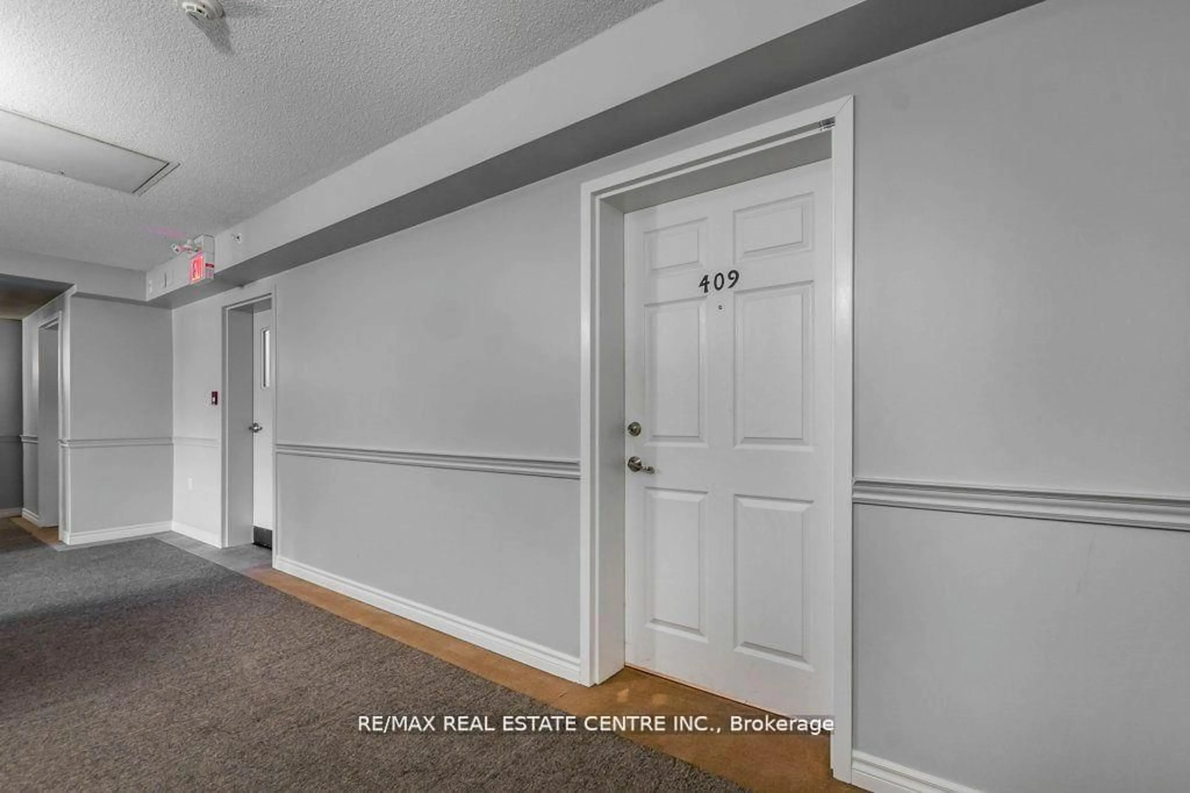 Indoor foyer for 1360 Main St #409, Milton Ontario L9T 7S5