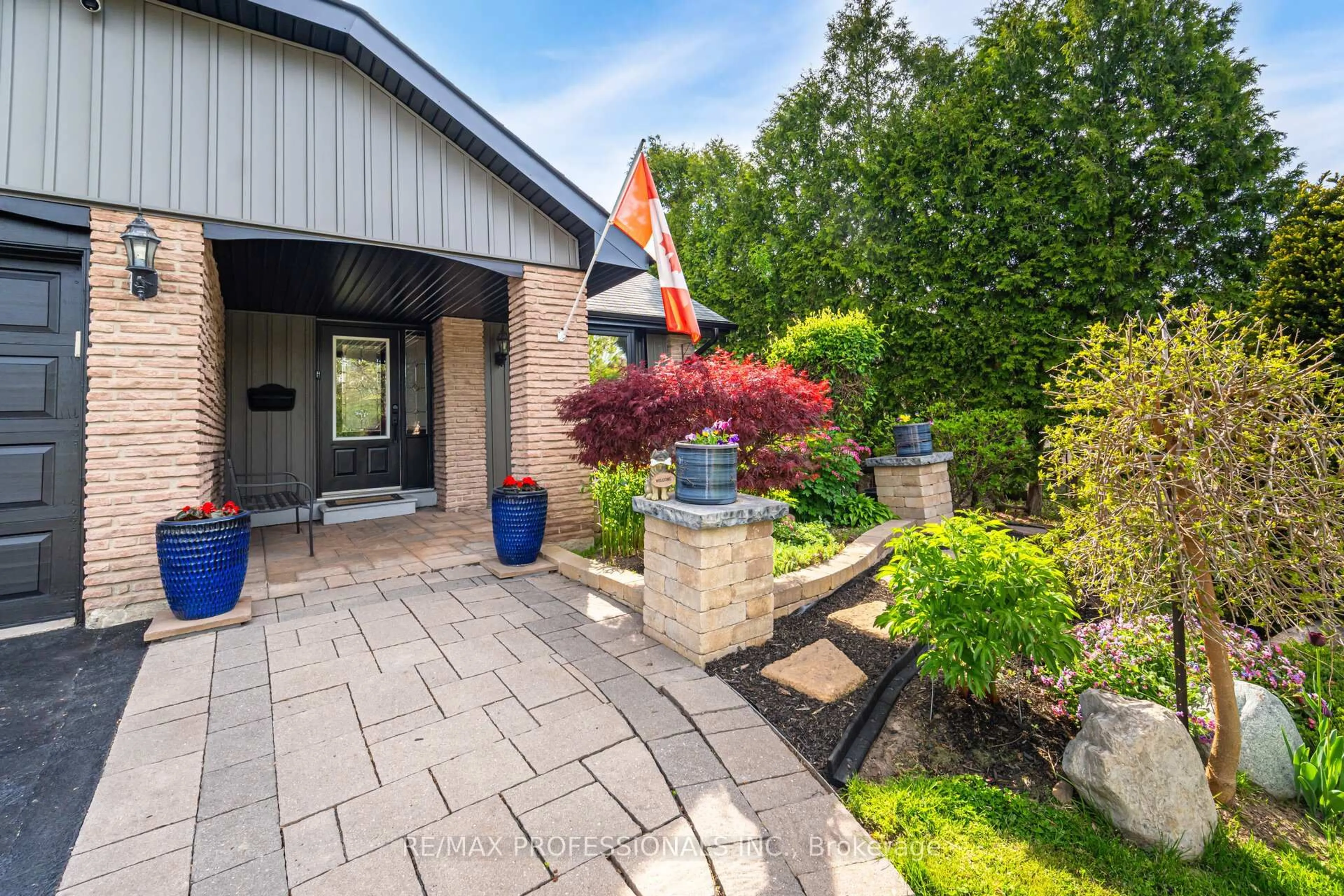 Patio, street for 52 Lorraine Cres, Brampton Ontario L6S 2R7