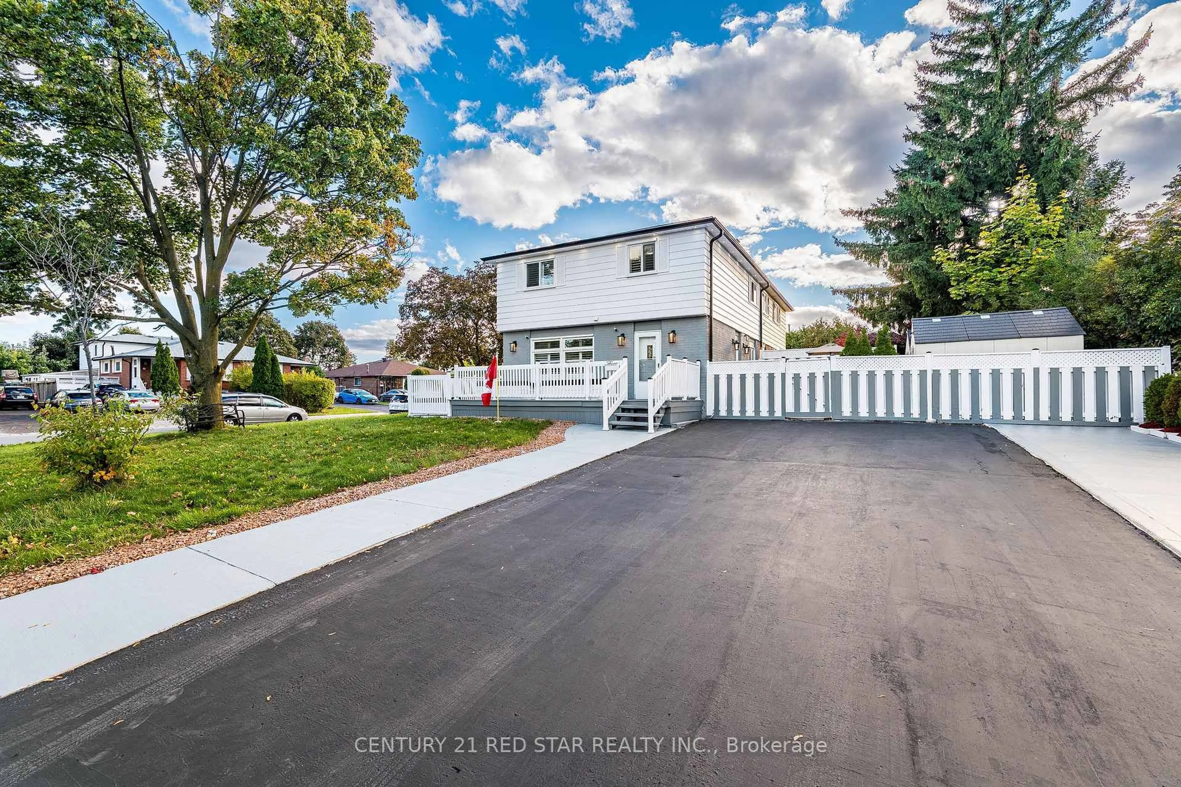 A pic from outside/outdoor area/front of a property/back of a property/a pic from drone, street for 3 Flamingo Cres, Brampton Ontario L6T 2G4