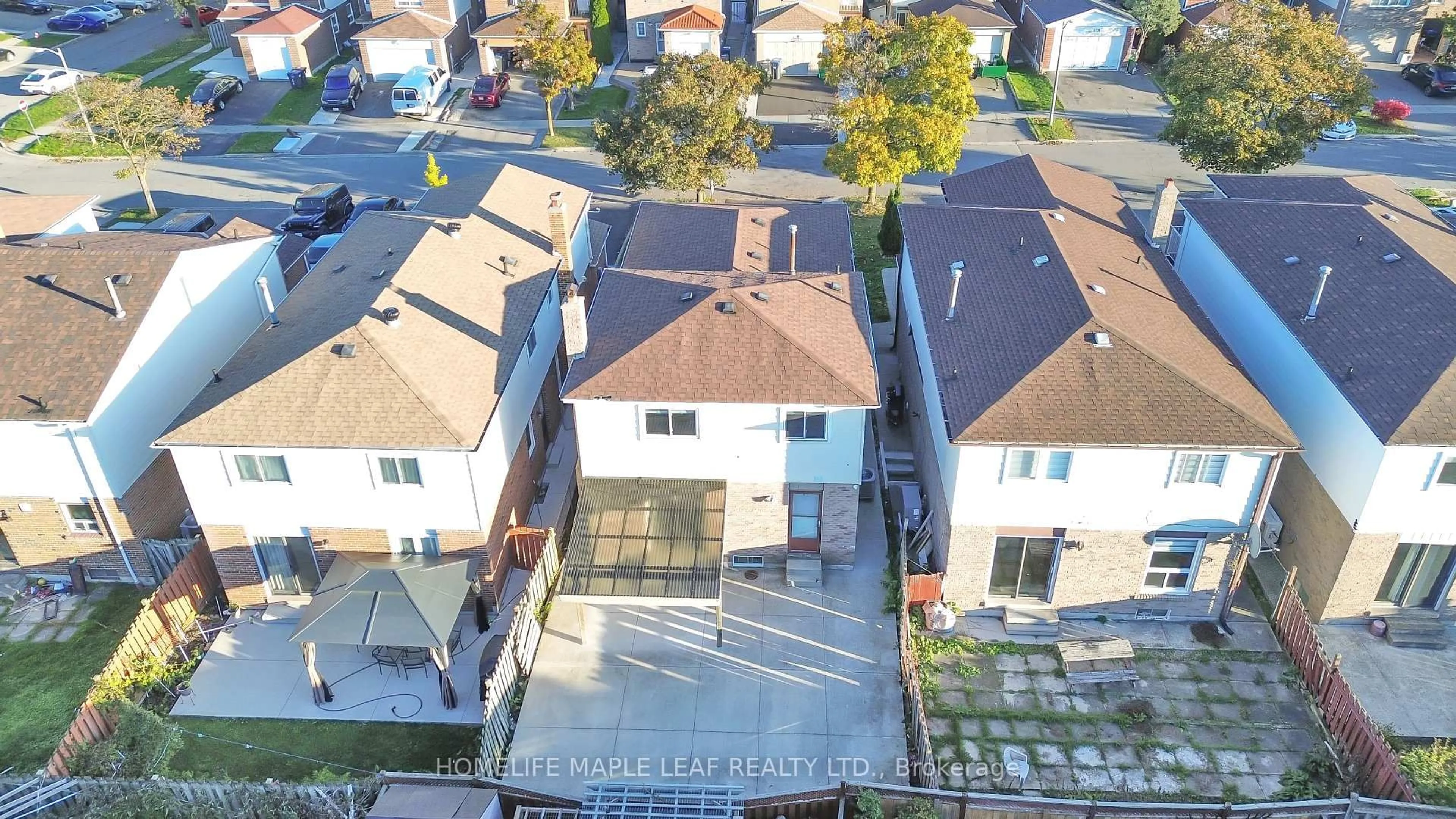 A pic from outside/outdoor area/front of a property/back of a property/a pic from drone, city buildings view from balcony for 10 Pickard Lane, Brampton Ontario L6Y 2M5