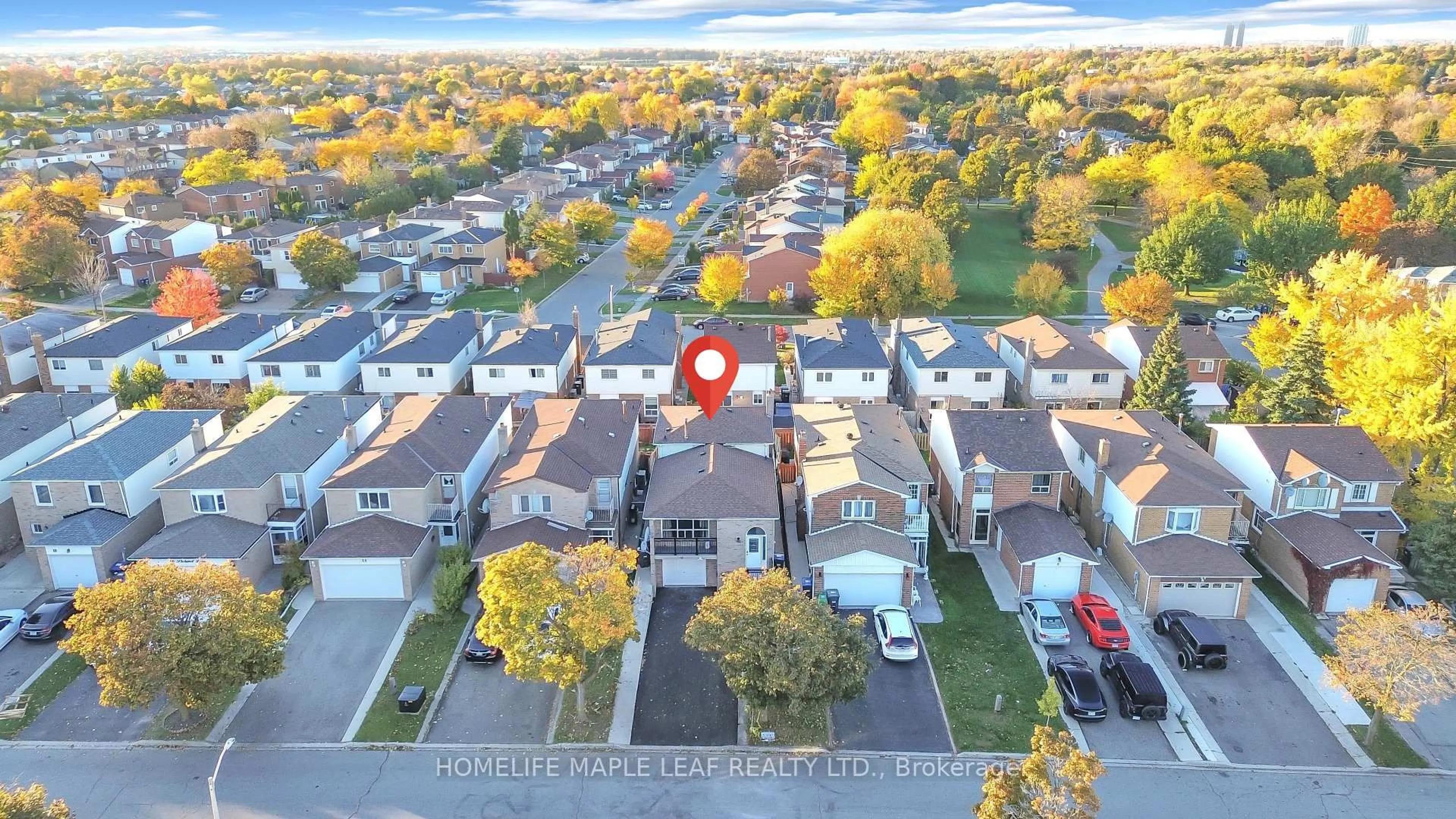 A pic from outside/outdoor area/front of a property/back of a property/a pic from drone, street for 10 Pickard Lane, Brampton Ontario L6Y 2M5