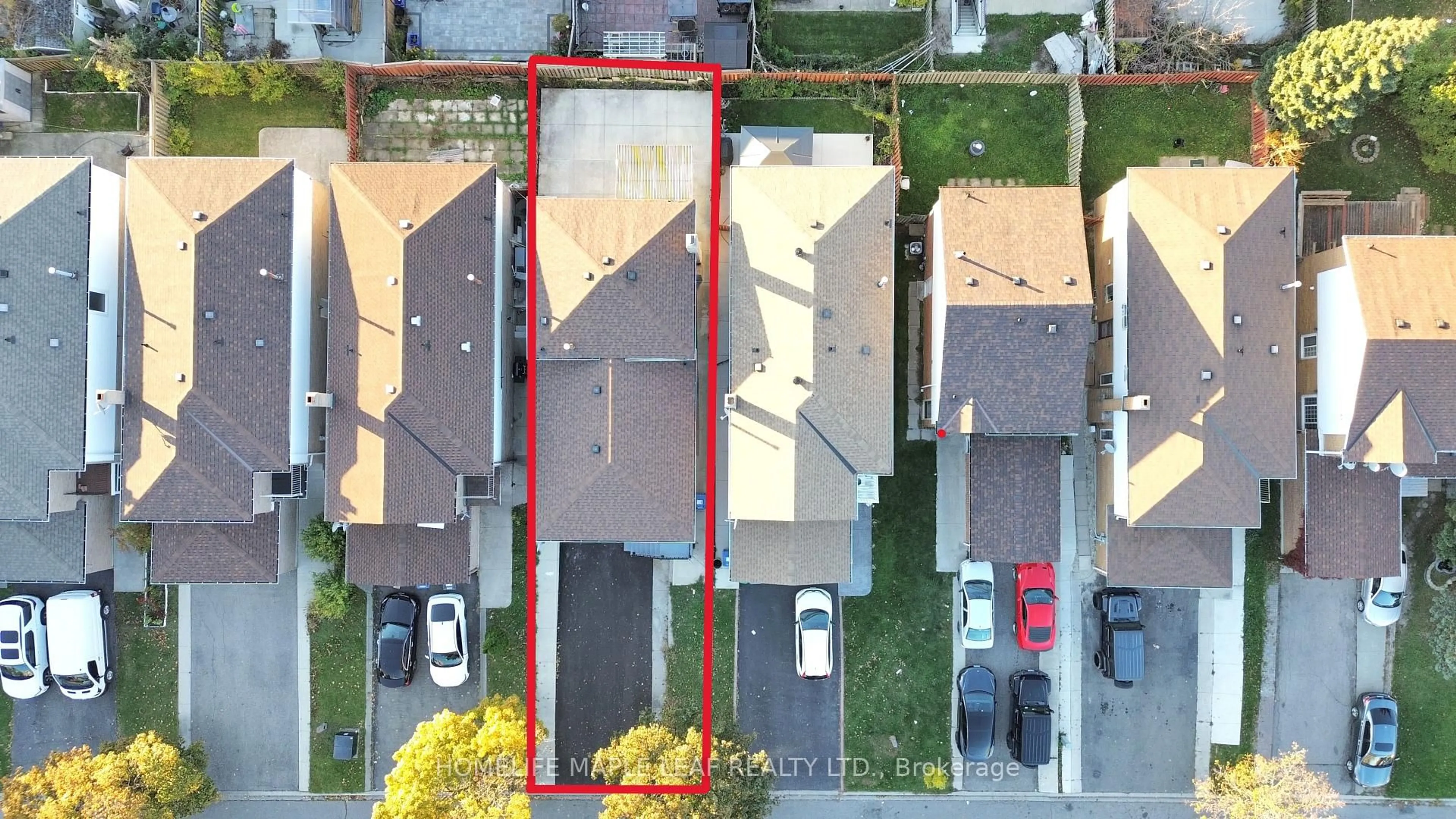 A pic from outside/outdoor area/front of a property/back of a property/a pic from drone, street for 10 Pickard Lane, Brampton Ontario L6Y 2M5