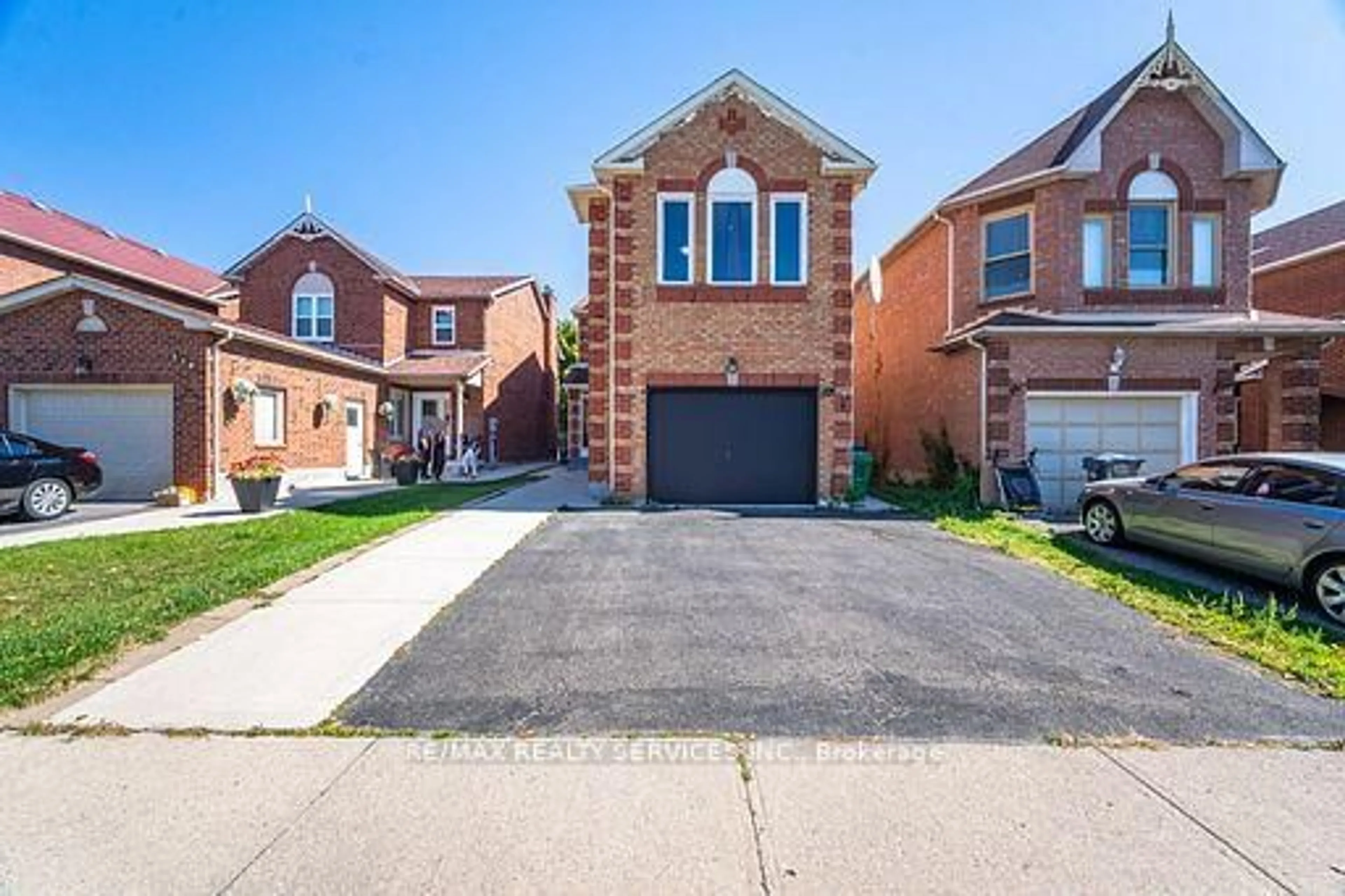 Home with brick exterior material, street for 120 Leeward Dr, Brampton Ontario L6S 5V9