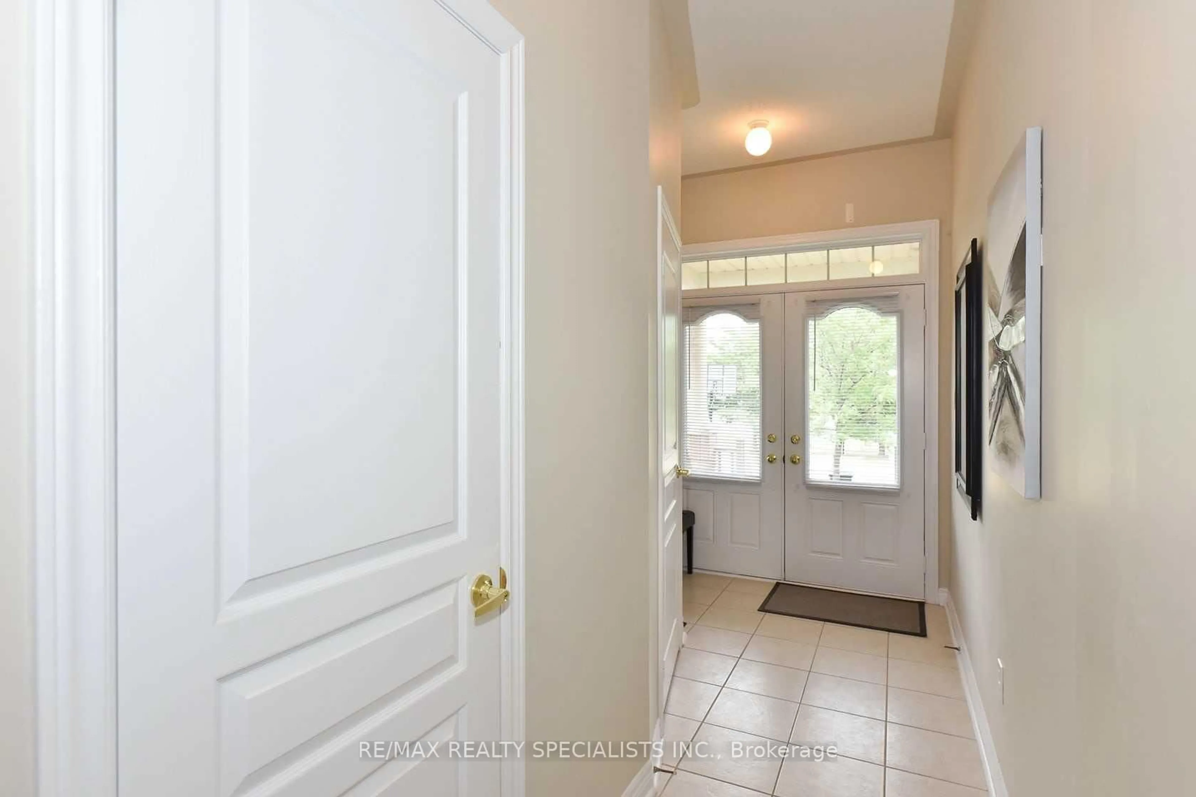 Indoor entryway for 5505 Fudge Terr, Mississauga Ontario L5M 0M9