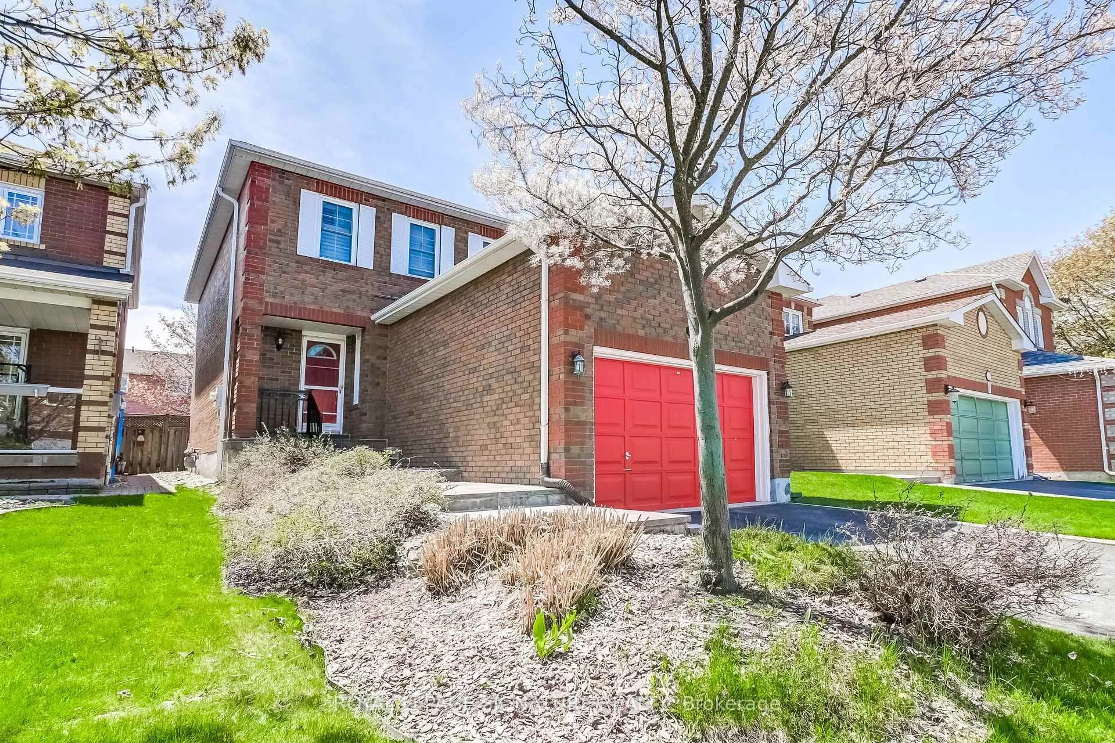 Home with brick exterior material, street for 195 Howard Cres, Orangeville Ontario L9W 4W5