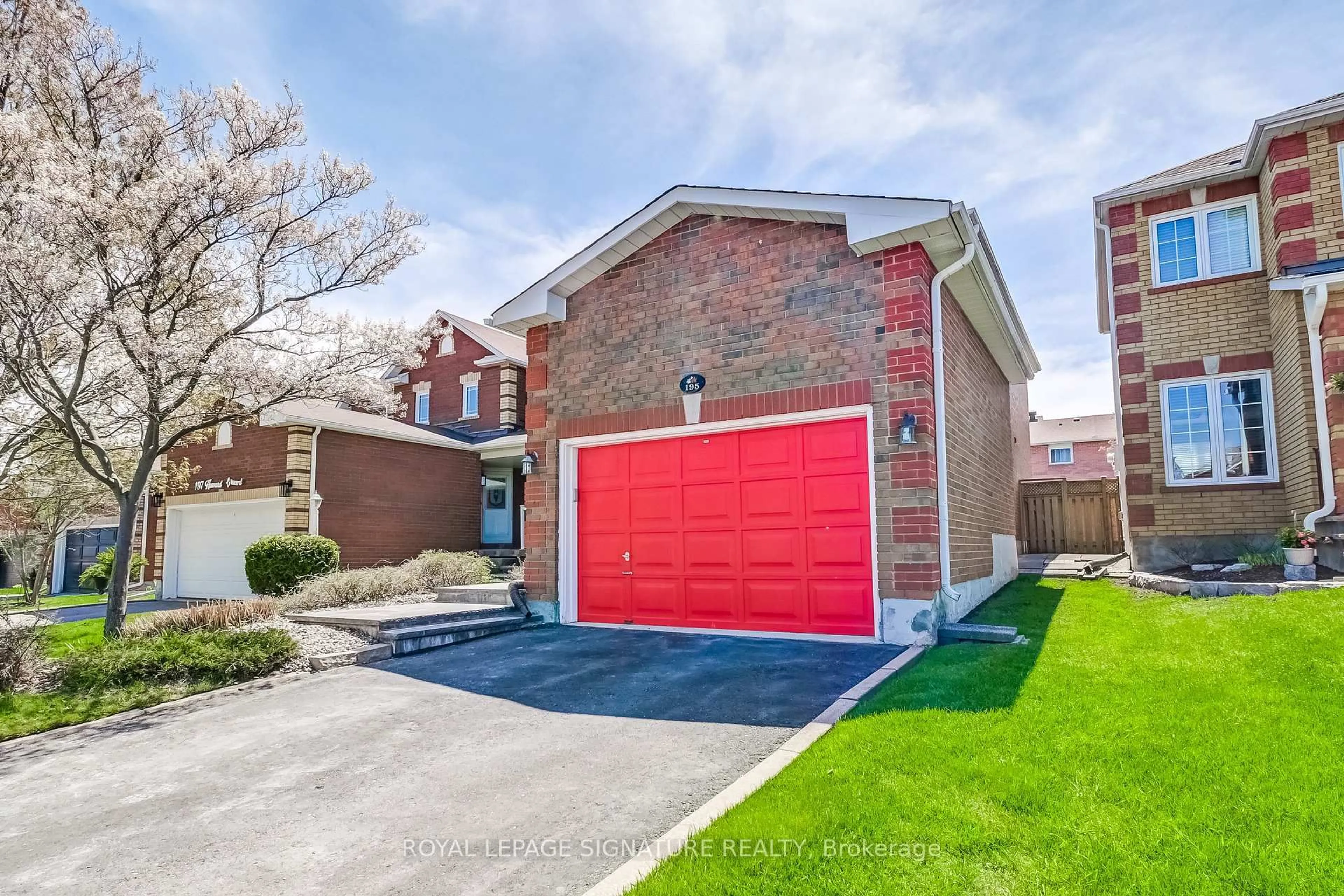 Home with brick exterior material, street for 195 Howard Cres, Orangeville Ontario L9W 4W5