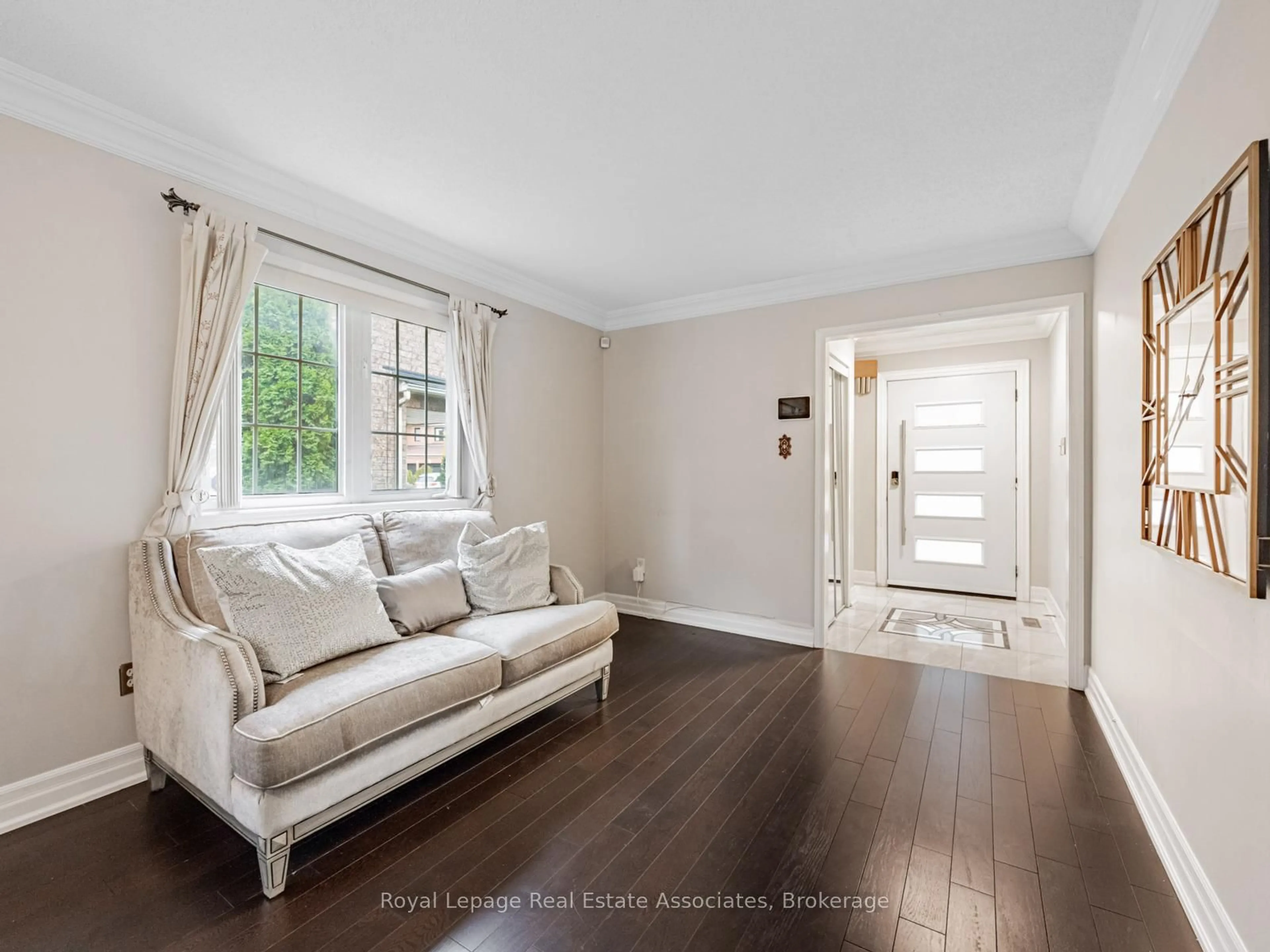 Living room with furniture, unknown for 6214 Miriam Way, Mississauga Ontario L5N 8J6