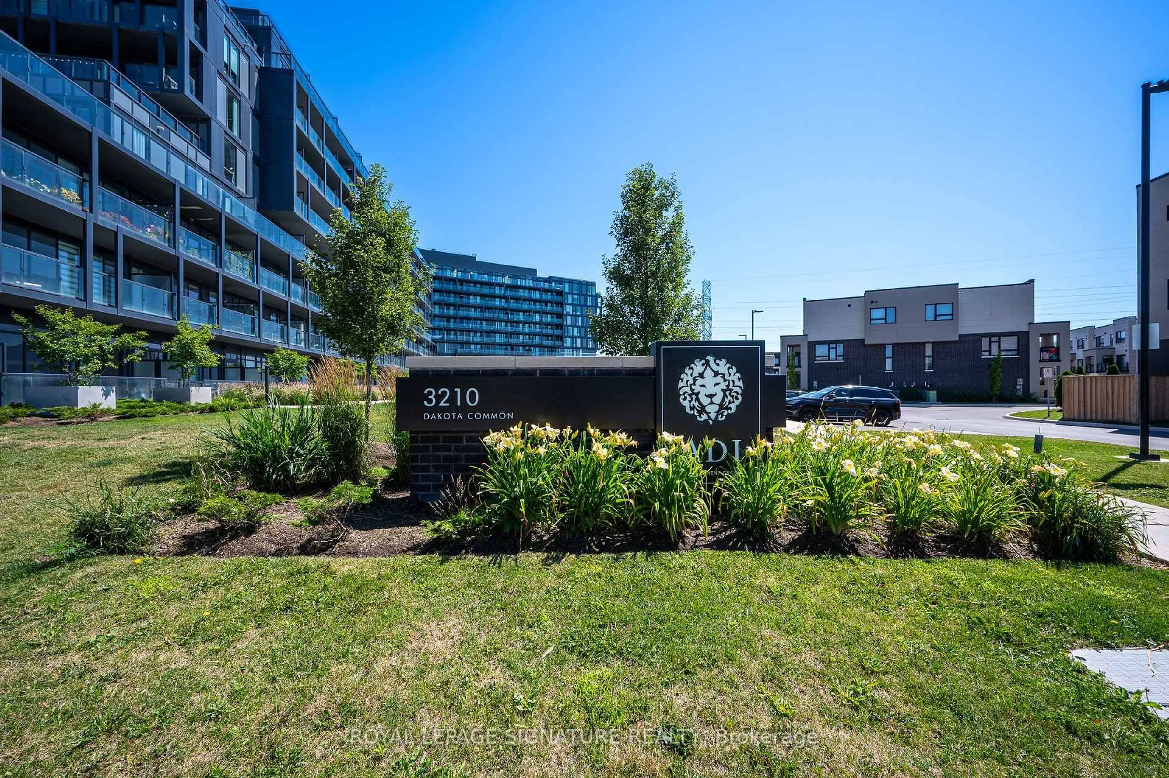 Patio, street for 3210 Dakota Common #A418, Burlington Ontario L7M 2A8