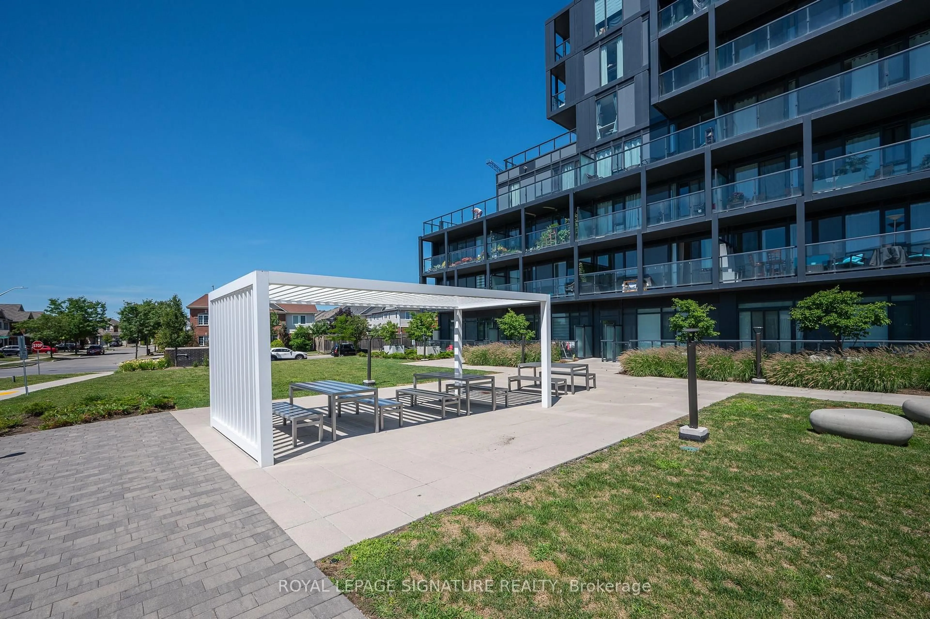 Patio, street for 3210 Dakota Common #A418, Burlington Ontario L7M 2A8