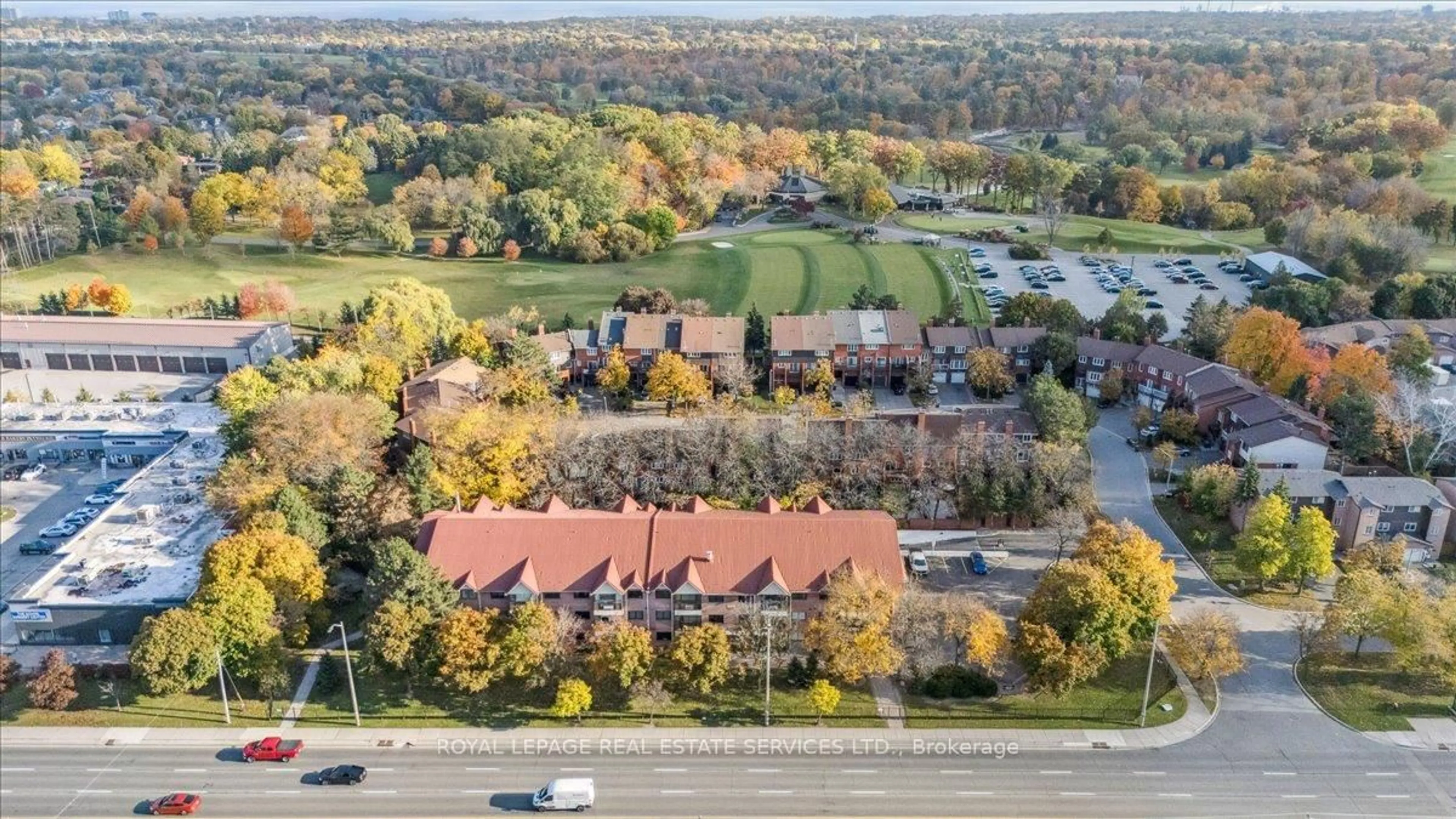 A pic from outside/outdoor area/front of a property/back of a property/a pic from drone, unknown for 1275 Cornerbrook Pl #212, Mississauga Ontario L5C 3J3